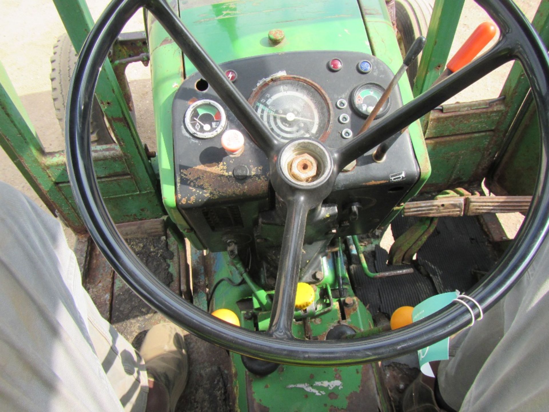 John Deere 2130 Tractor c/w Duncan cab Reg. No. VHO 794R - Image 9 of 10
