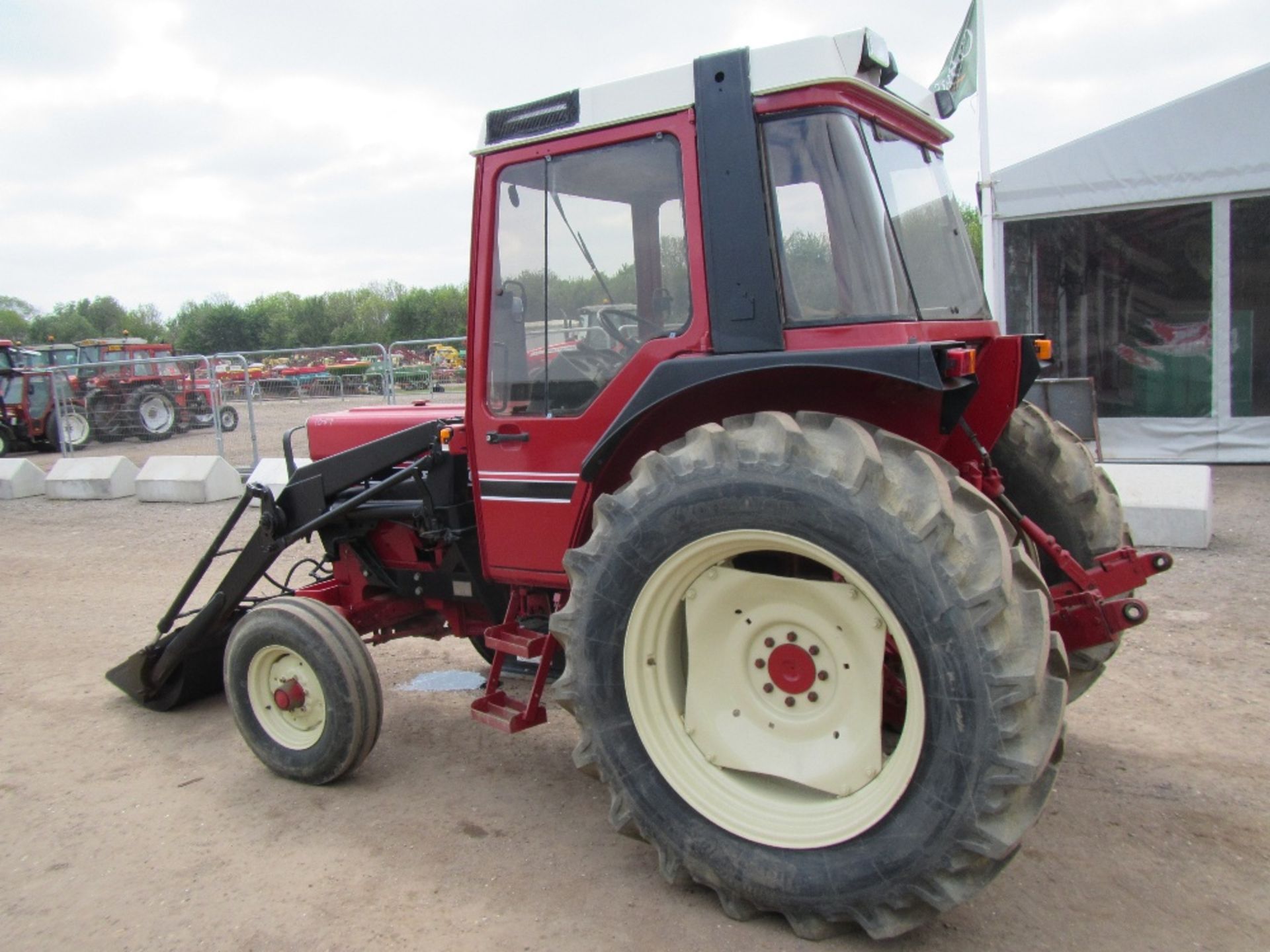 International 885 Loader Tractor - Image 9 of 16