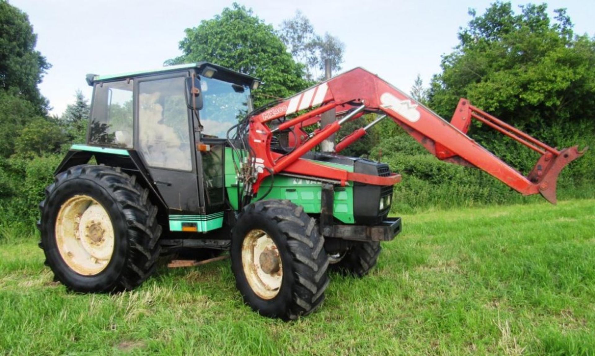 Valtra 705 Tractor c/w Chilton MX460 loader Reg. No. G658 ACV - Image 2 of 4