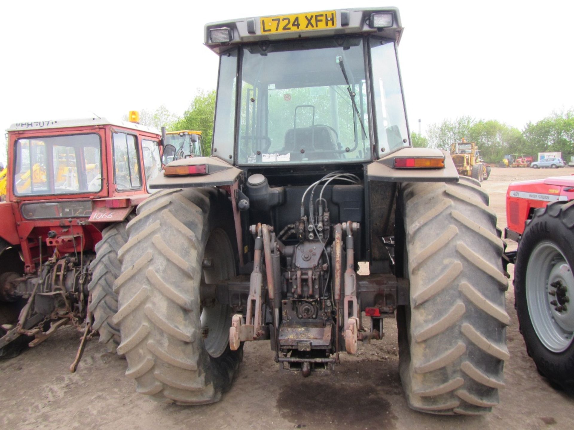 Massey Ferguson 3125 4wd Tractor c/w dynashift Reg. No. 1724 XFH - Image 6 of 17