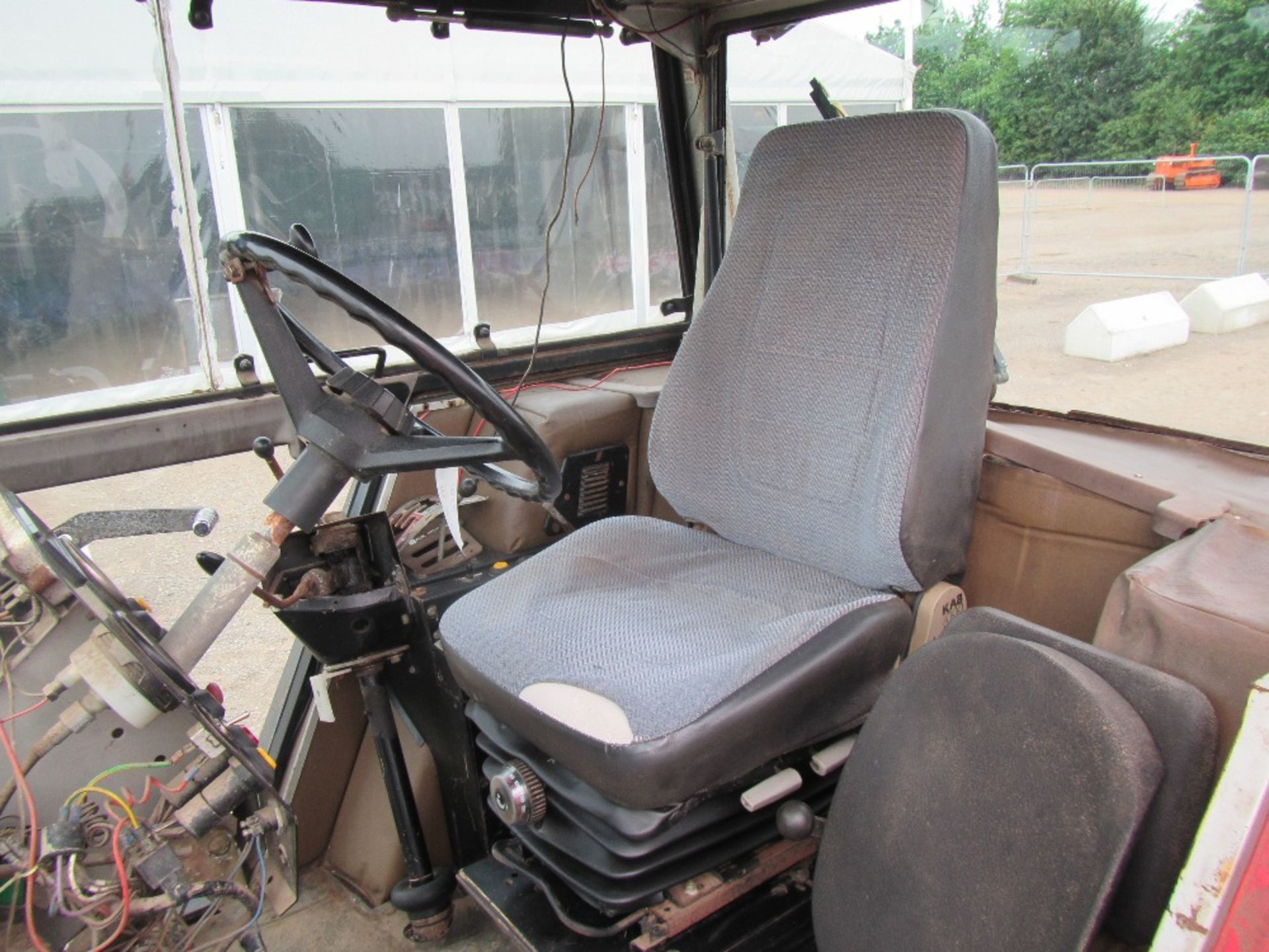 Massey Ferguson 2685 4wd Tractor c/w manual shuttle, 20.8 R38 & 16.9 R28 Hours: 4917 - Image 12 of 15
