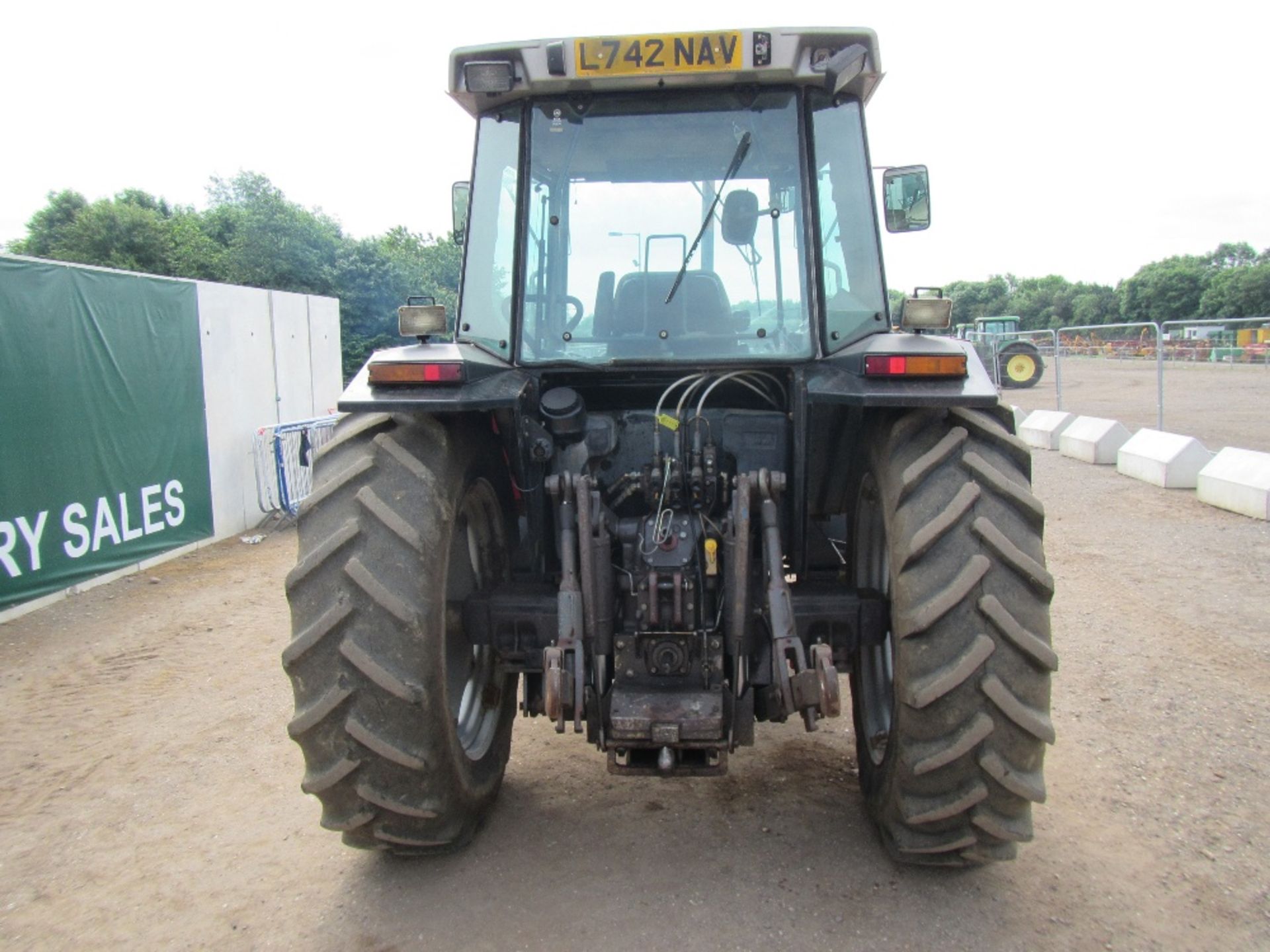 Massey Ferguson 3120 4wd Tractor Hours: 7990 Reg. No. L742 NAV - Image 6 of 17