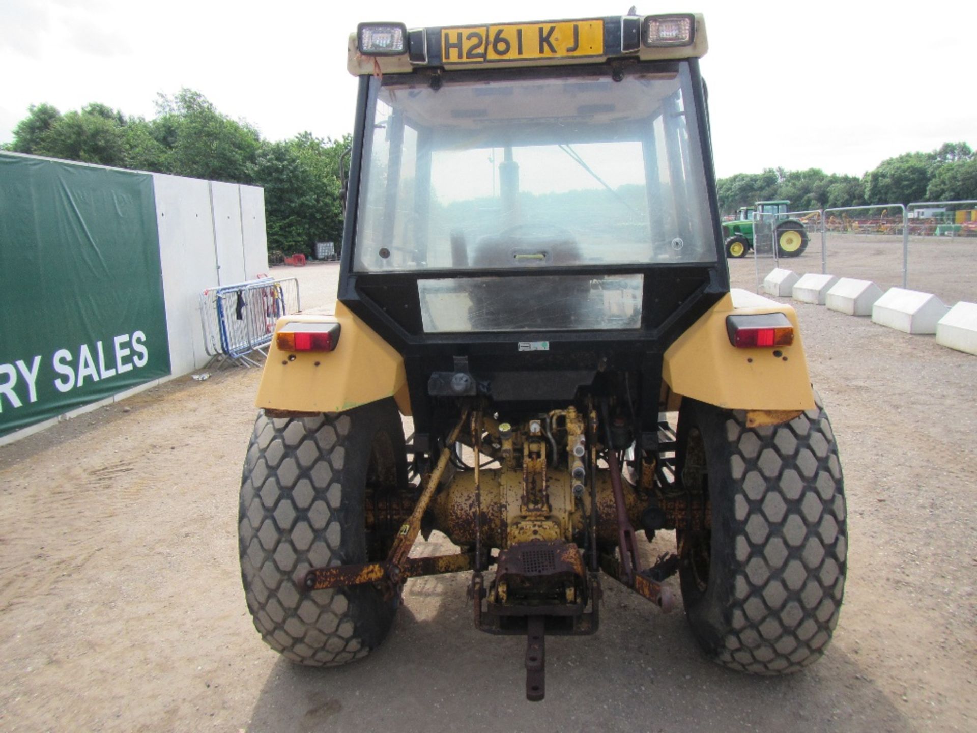 Ford 3930 Tractor c/w manual shuttle. No V5 Reg. No. H261 KJO - Image 6 of 16