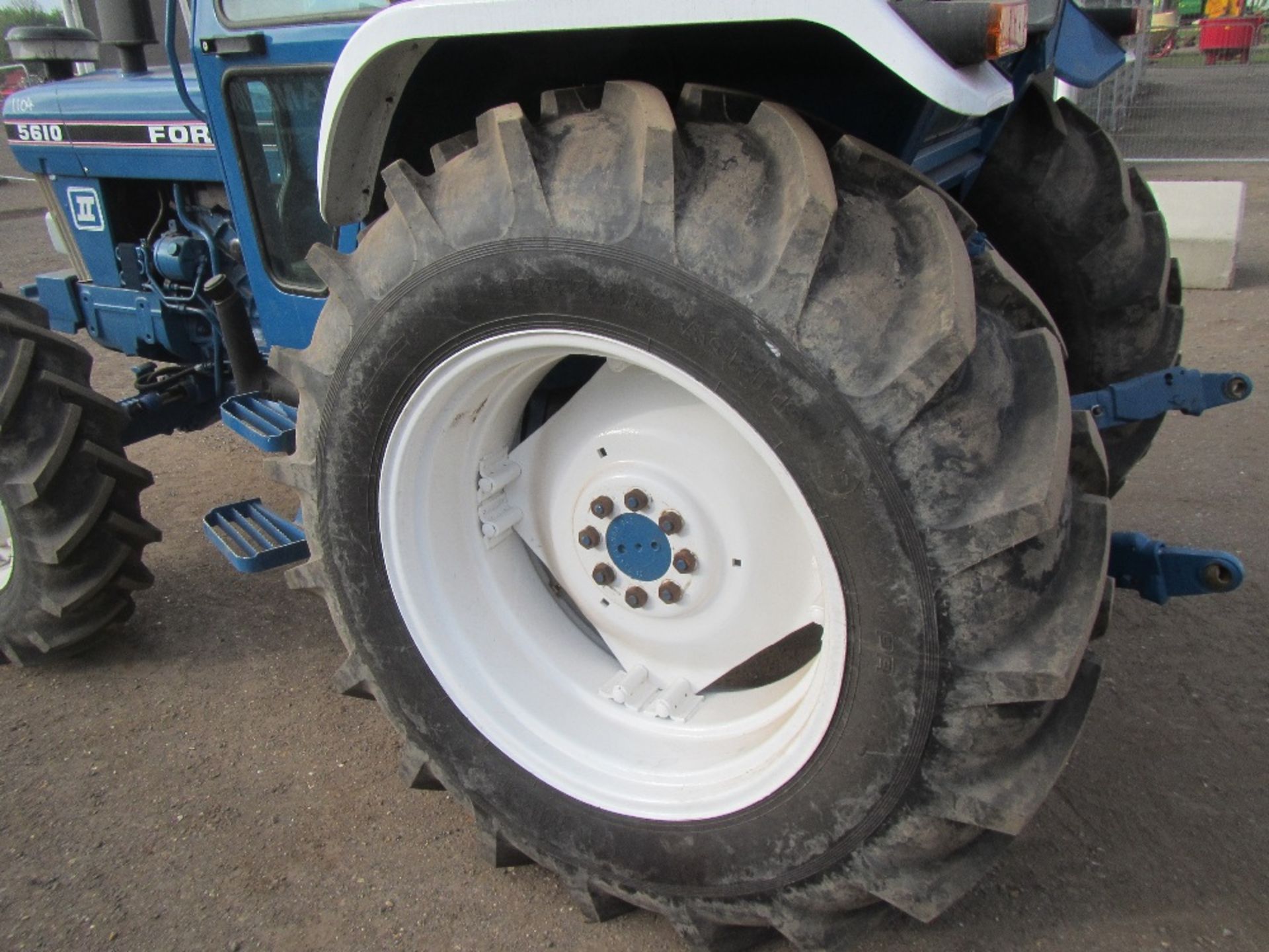 Ford 5610 Series 2 4wd Tractor c/w floor gear change, Q cab - Image 9 of 16