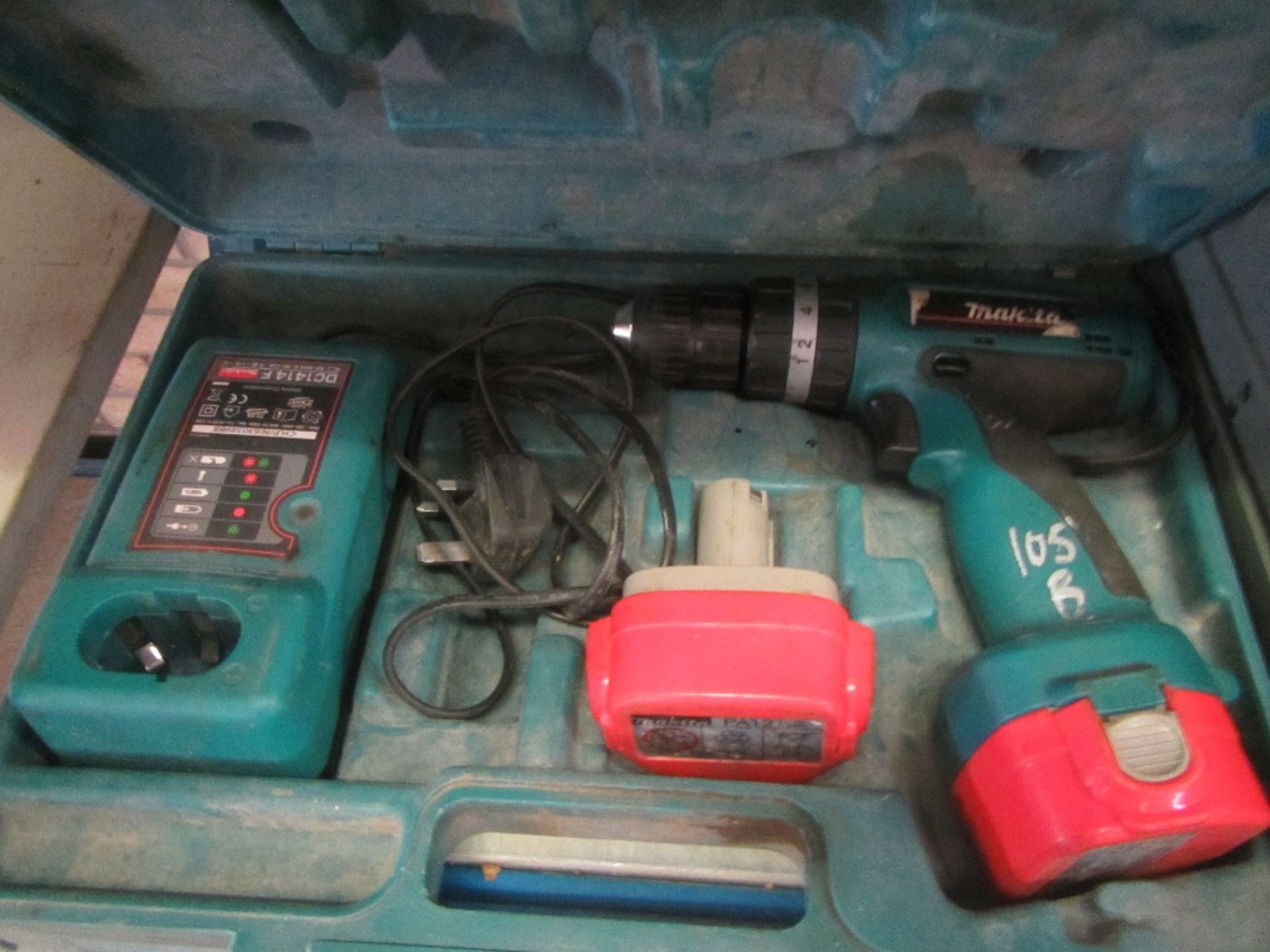 Makita 827D Battery Drill c/w 2 batteries UNRESERVED LOT