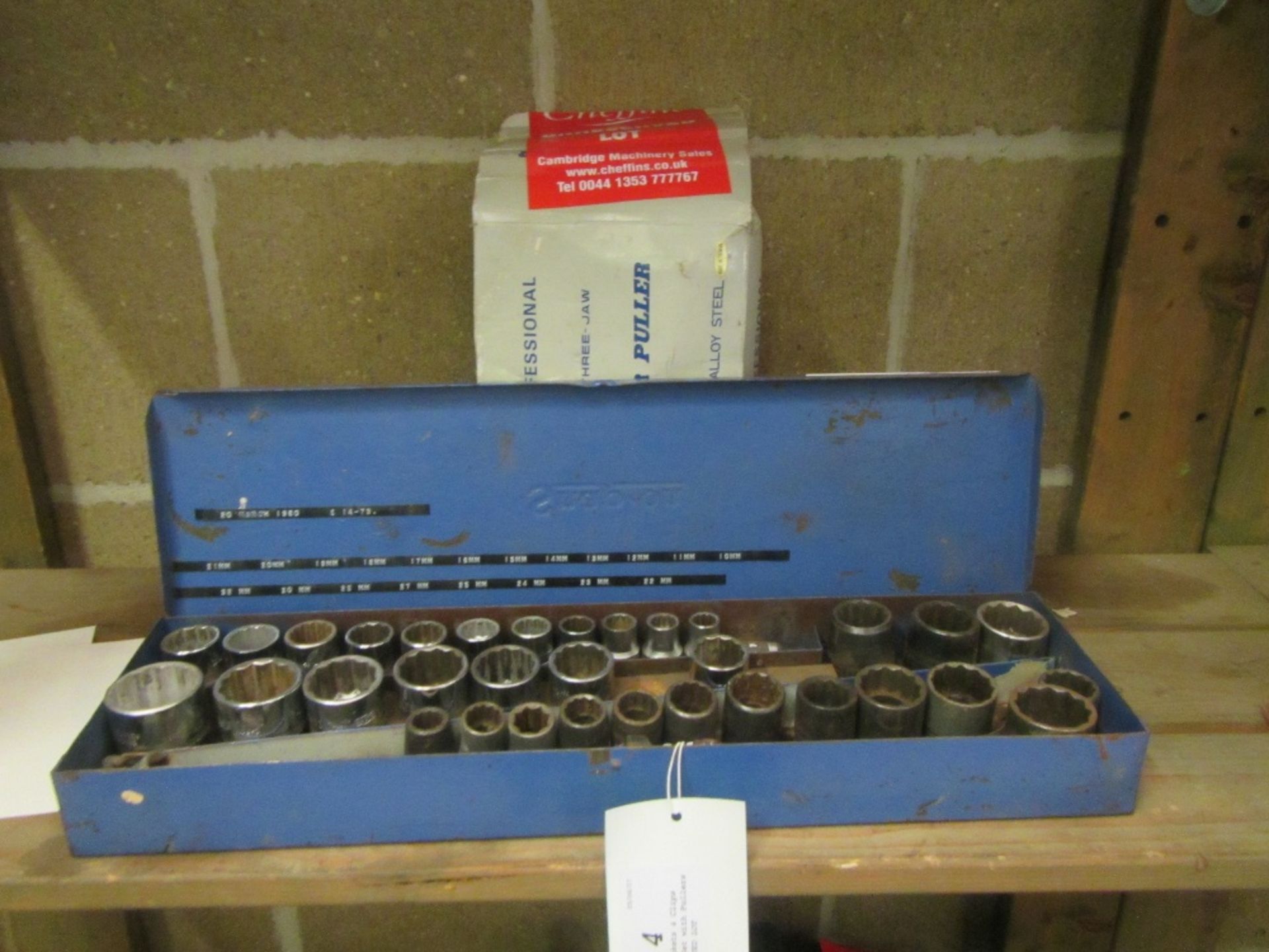 Qty of Brackets & Clips, Socket Set c/w Pullers UNRESERVED LOT