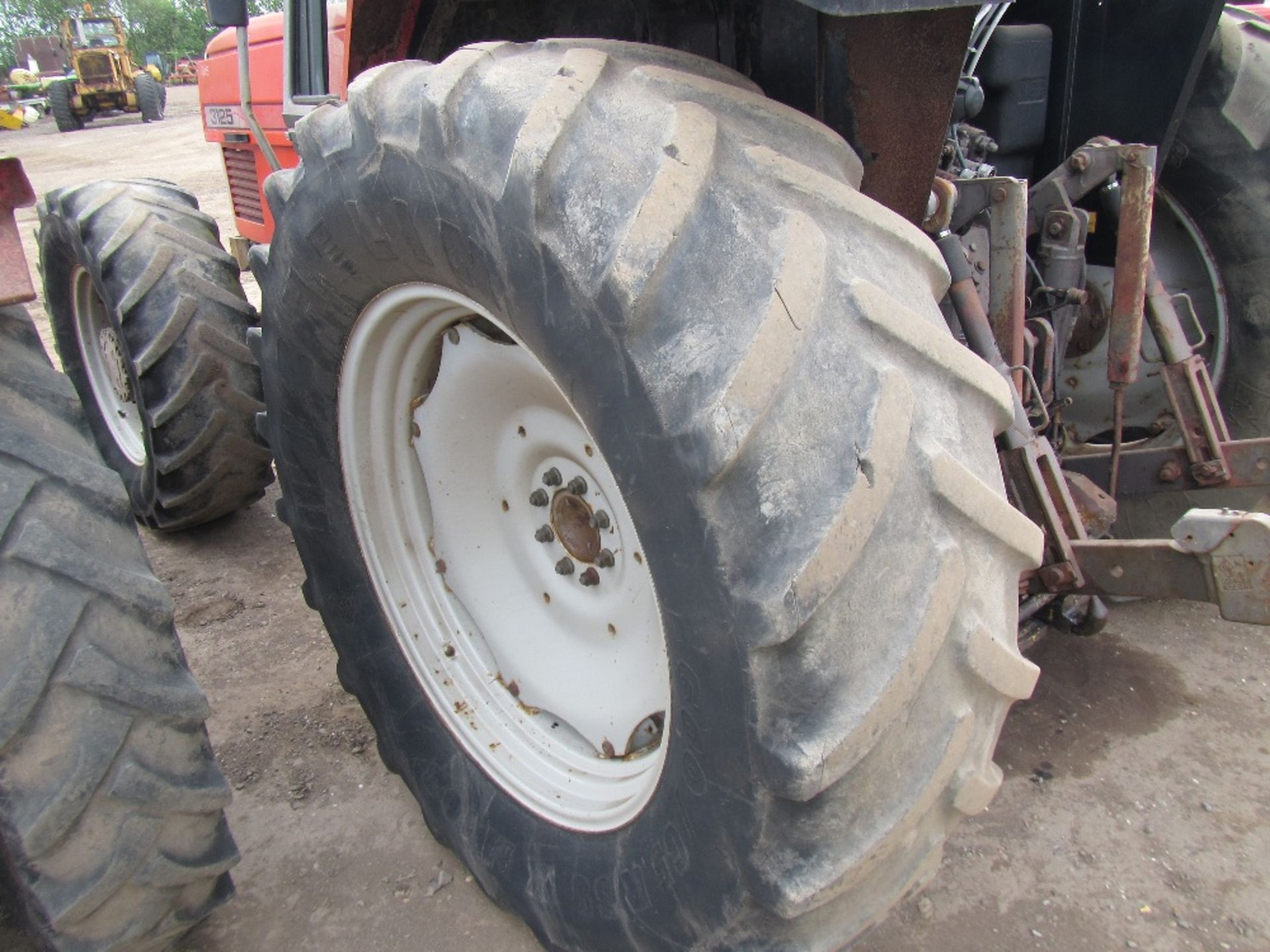 Massey Ferguson 3125 4wd Tractor c/w dynashift Reg. No. 1724 XFH - Image 10 of 17