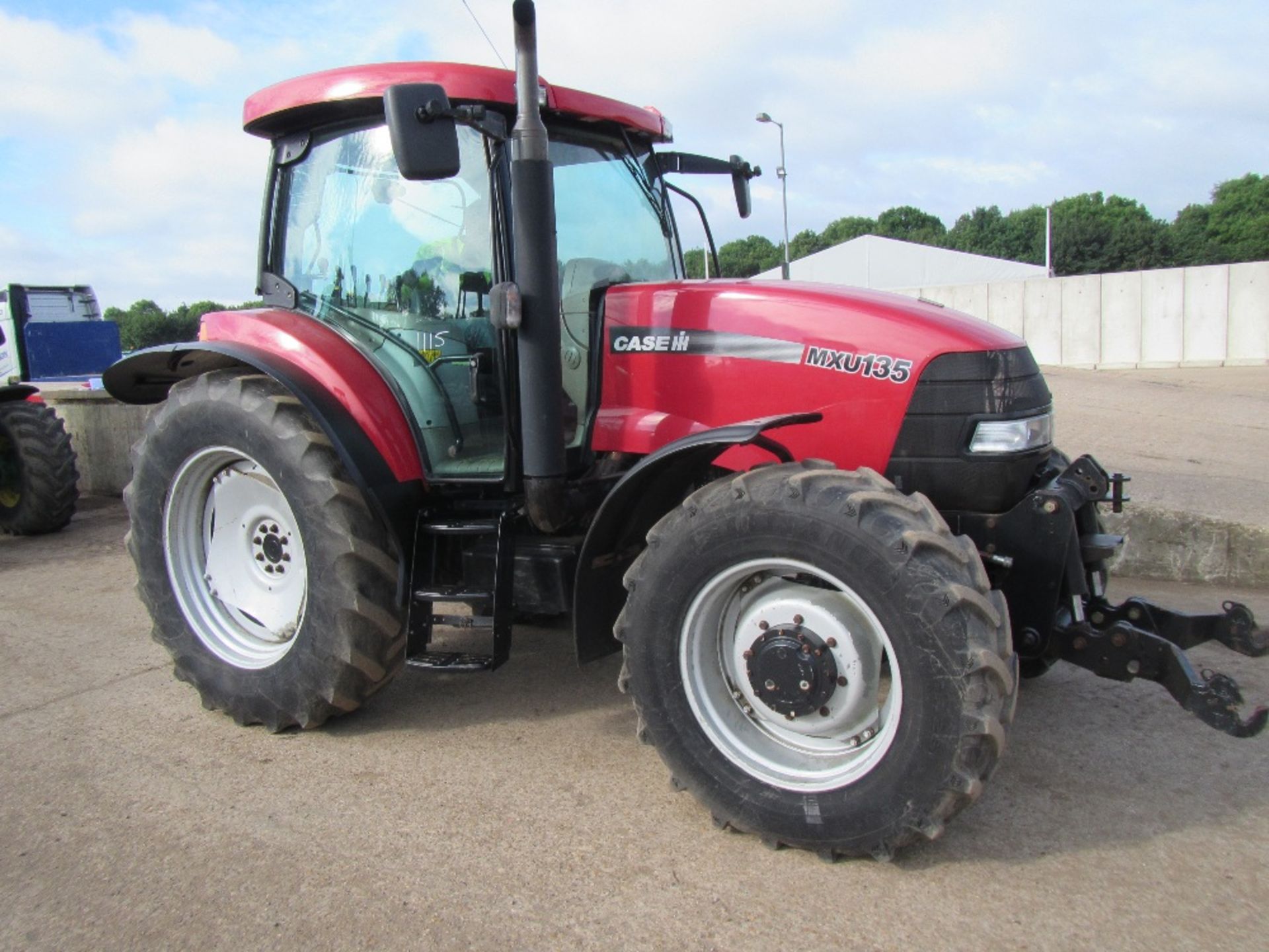 Case MXU 135 Tractor c/w front linkage & pto - Image 2 of 6