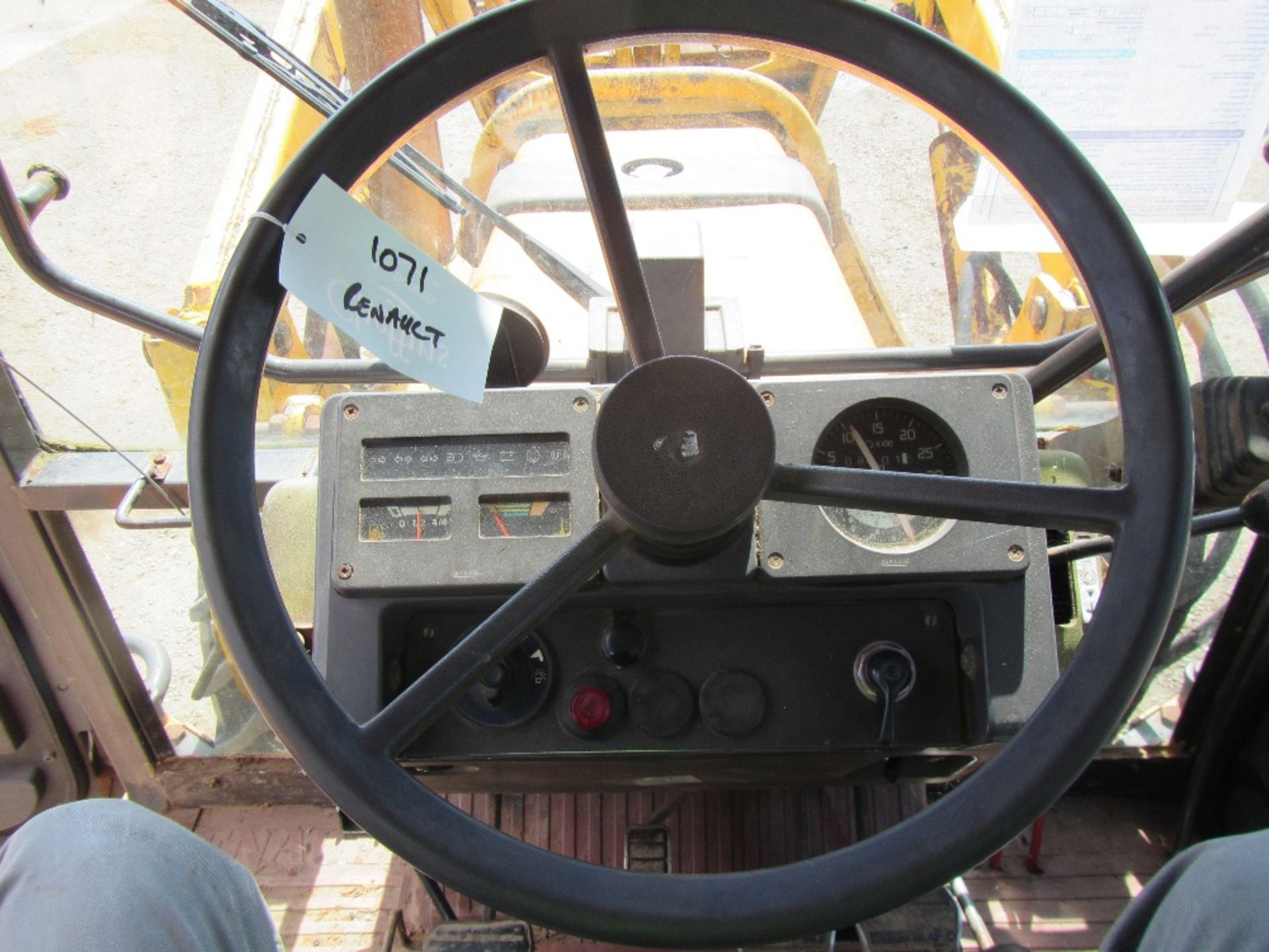 Renault 68-14 4wd Tractor c/w Grays loader & bucket Reg. No. C421 SSS UNRESERVED LOT - Image 15 of 16