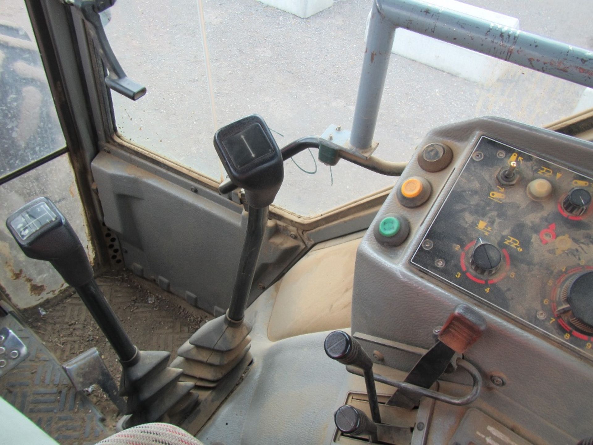 1994 Massey Ferguson 3690 4wd Tractor c/w dynashift transmission & datatronic Hours: 9,650 - Image 14 of 17