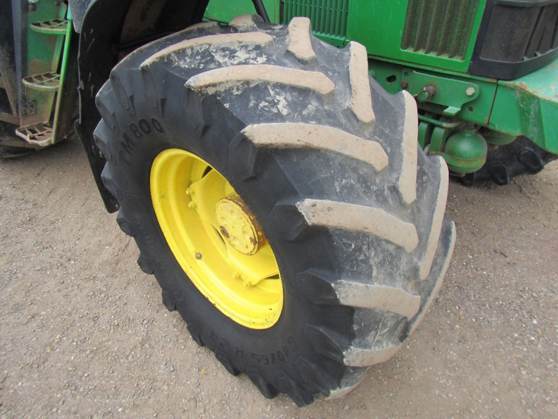 1999 John Deere 6810 Premium 4wd Tractor c/w TLS, Power Quad, 600/65 R38 & 540/65 R24 UNRESERVED LOT - Image 5 of 18