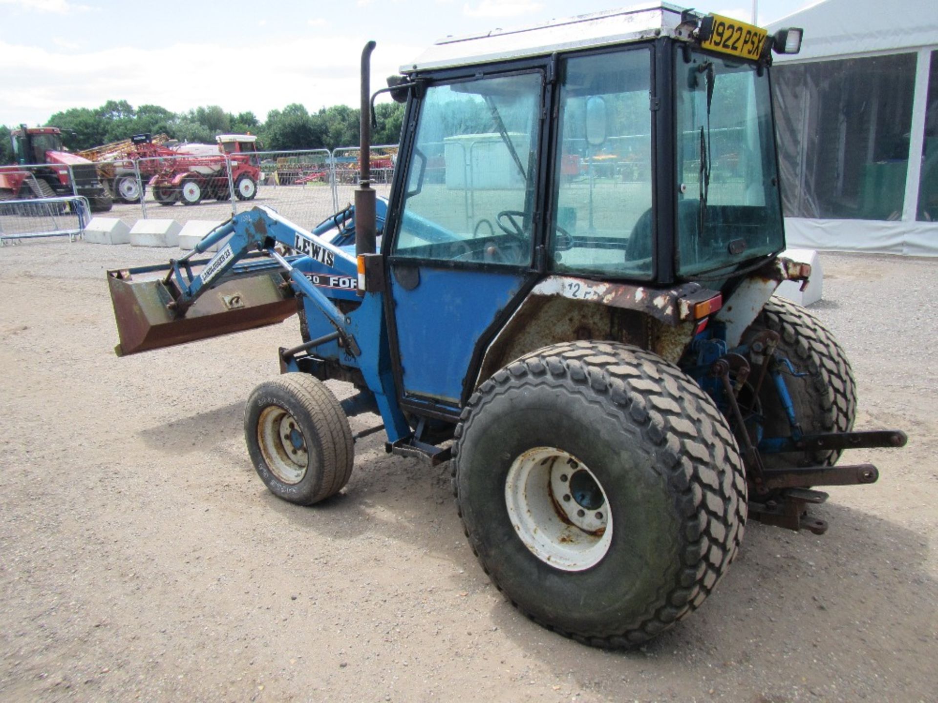 Ford/New Holland 1920 4wd Tractor c/w Lewis Land Lugger loader - Image 9 of 14