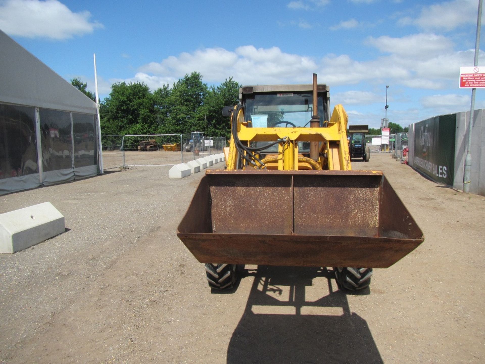 Renault 68-14 4wd Tractor c/w Grays loader & bucket Reg. No. C421 SSS UNRESERVED LOT - Image 2 of 16