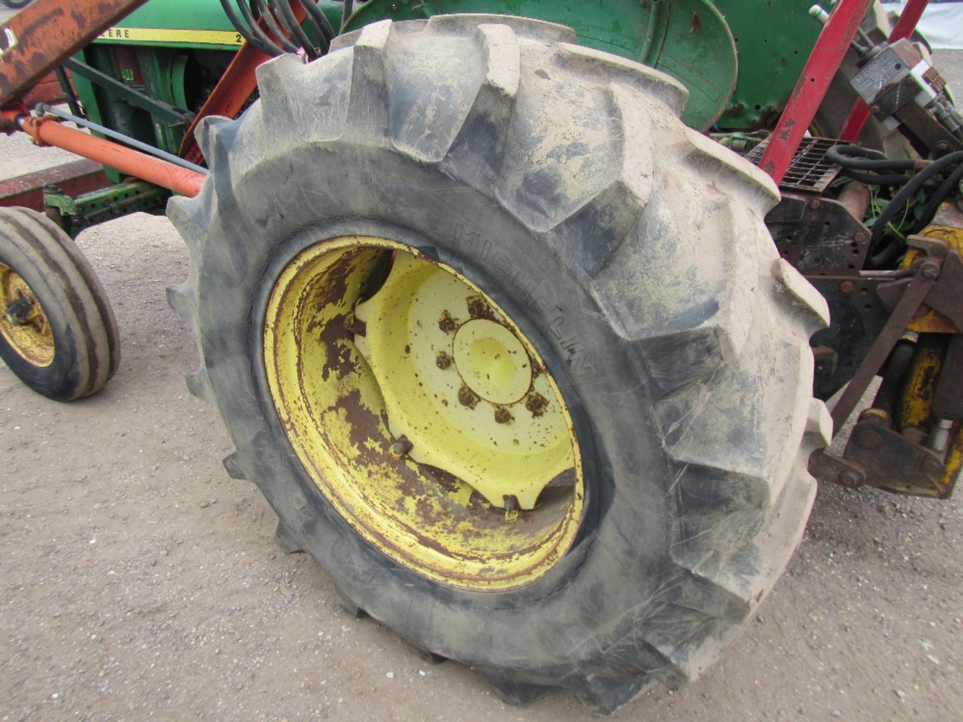 John Deere 2120 Tractor c/w loader & rear forklift - Image 8 of 10