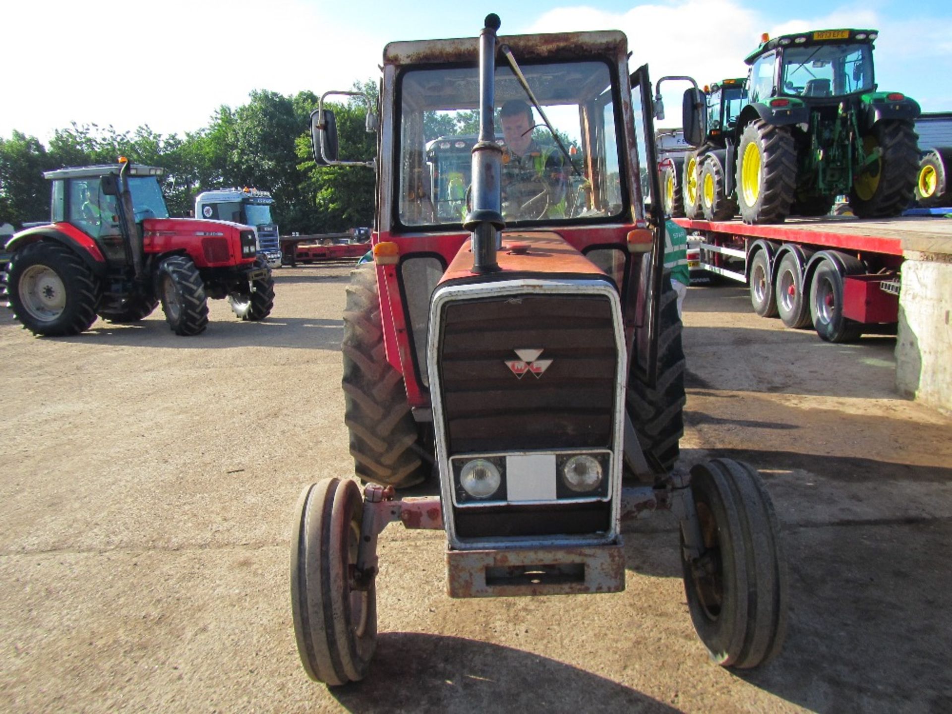 Massey Ferguson 575 2wd Tractor Reg. No. TAD 982R - Image 2 of 4