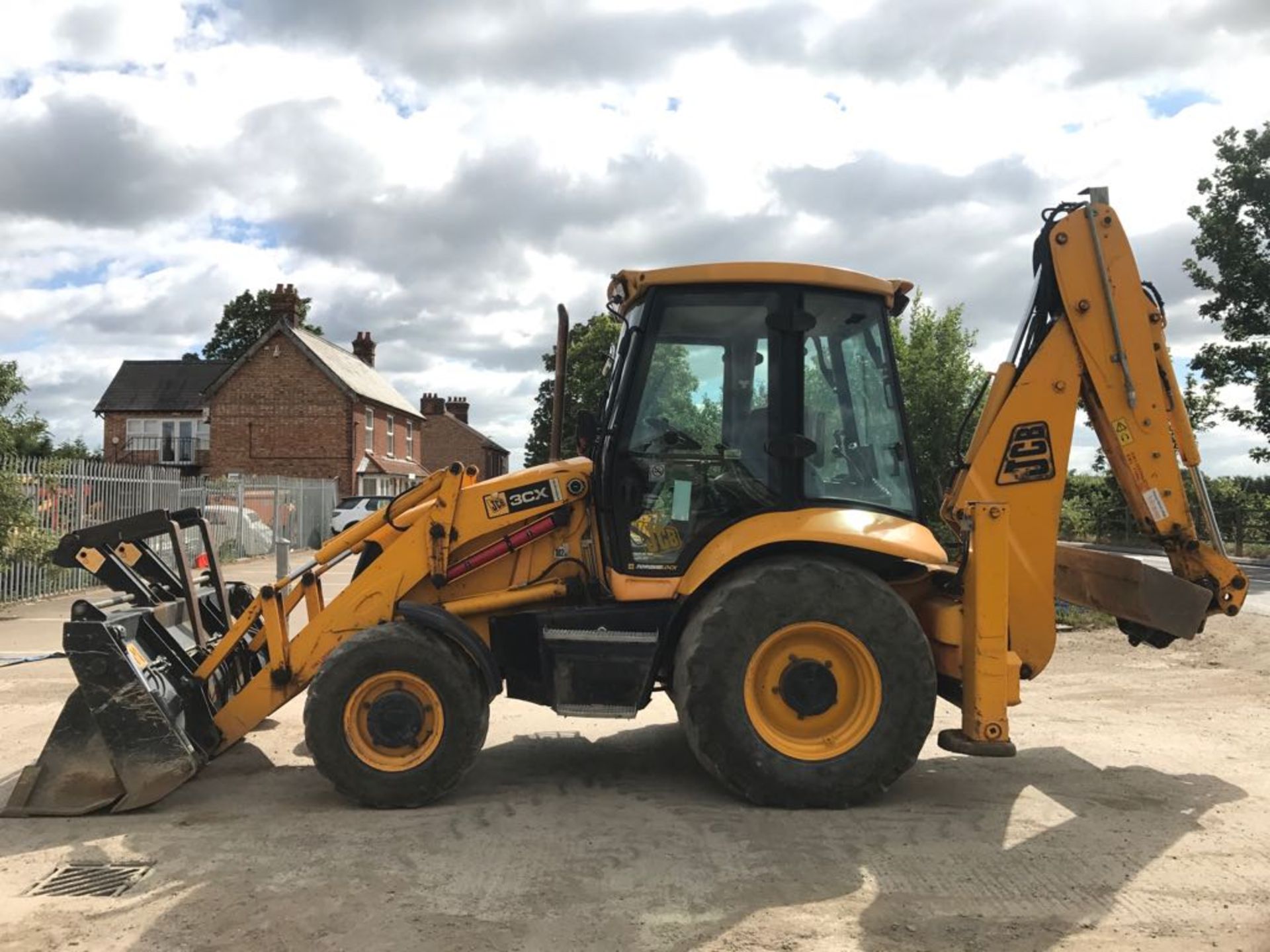 2007 JCB 3CX Digger Loader c/w extending diiper arm, piped, 4 in 1 bucket, turbo Power Shift, torque - Bild 6 aus 8