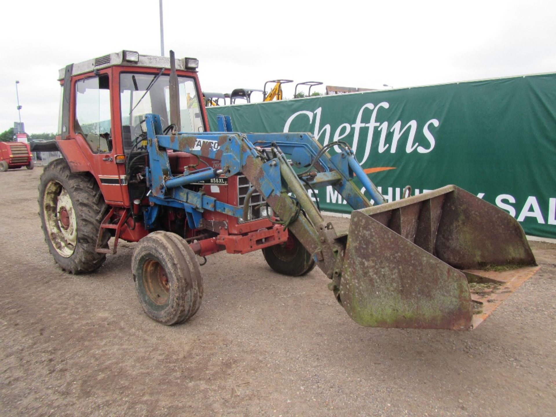 Case International 856XL 2wd Tractor c/w loader - Image 3 of 15