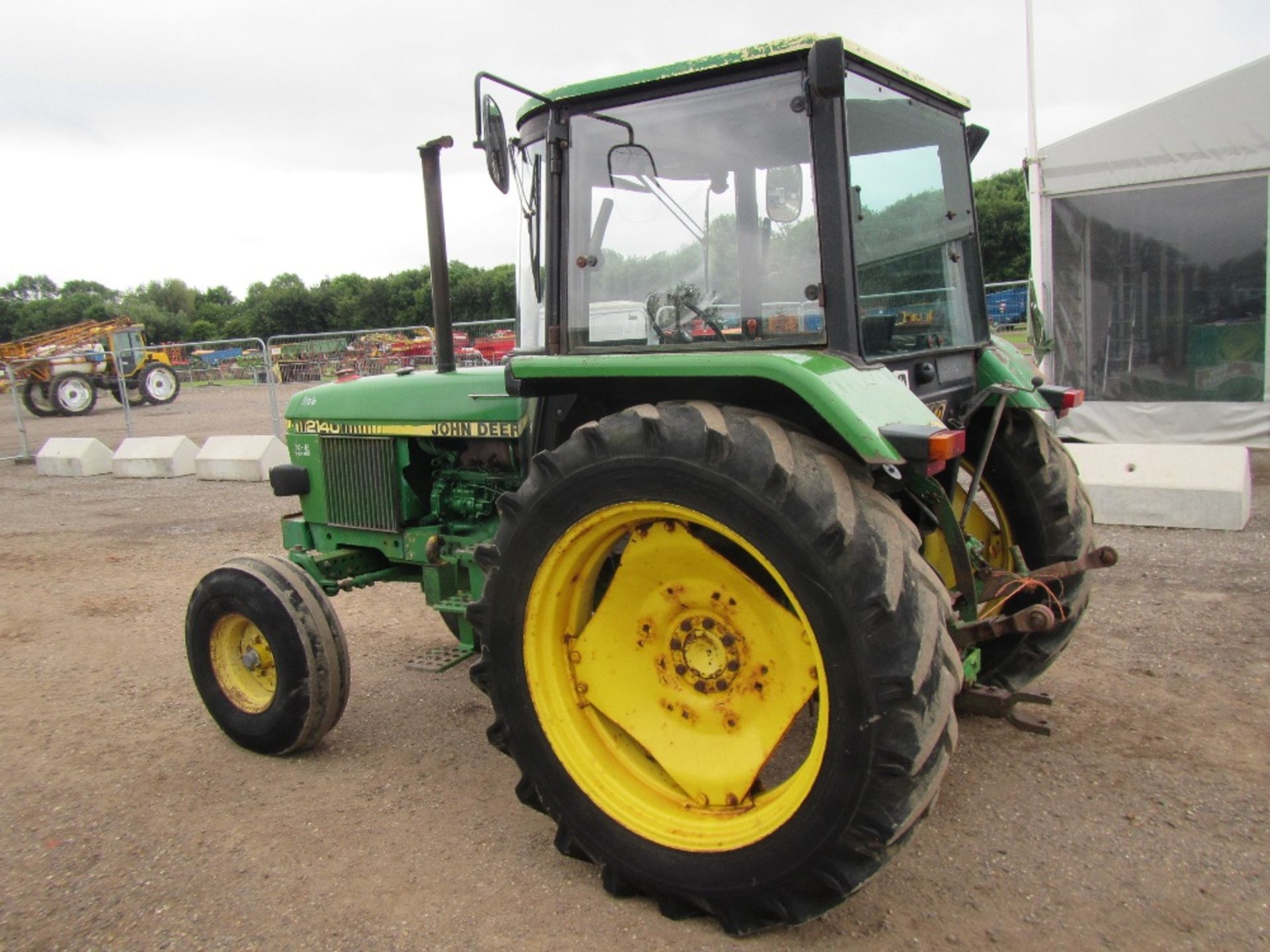 John Deere 2140 2wd Tractor c/w SG2, floor change, 14.9 R38 UNRESERVED LOT - Image 9 of 15