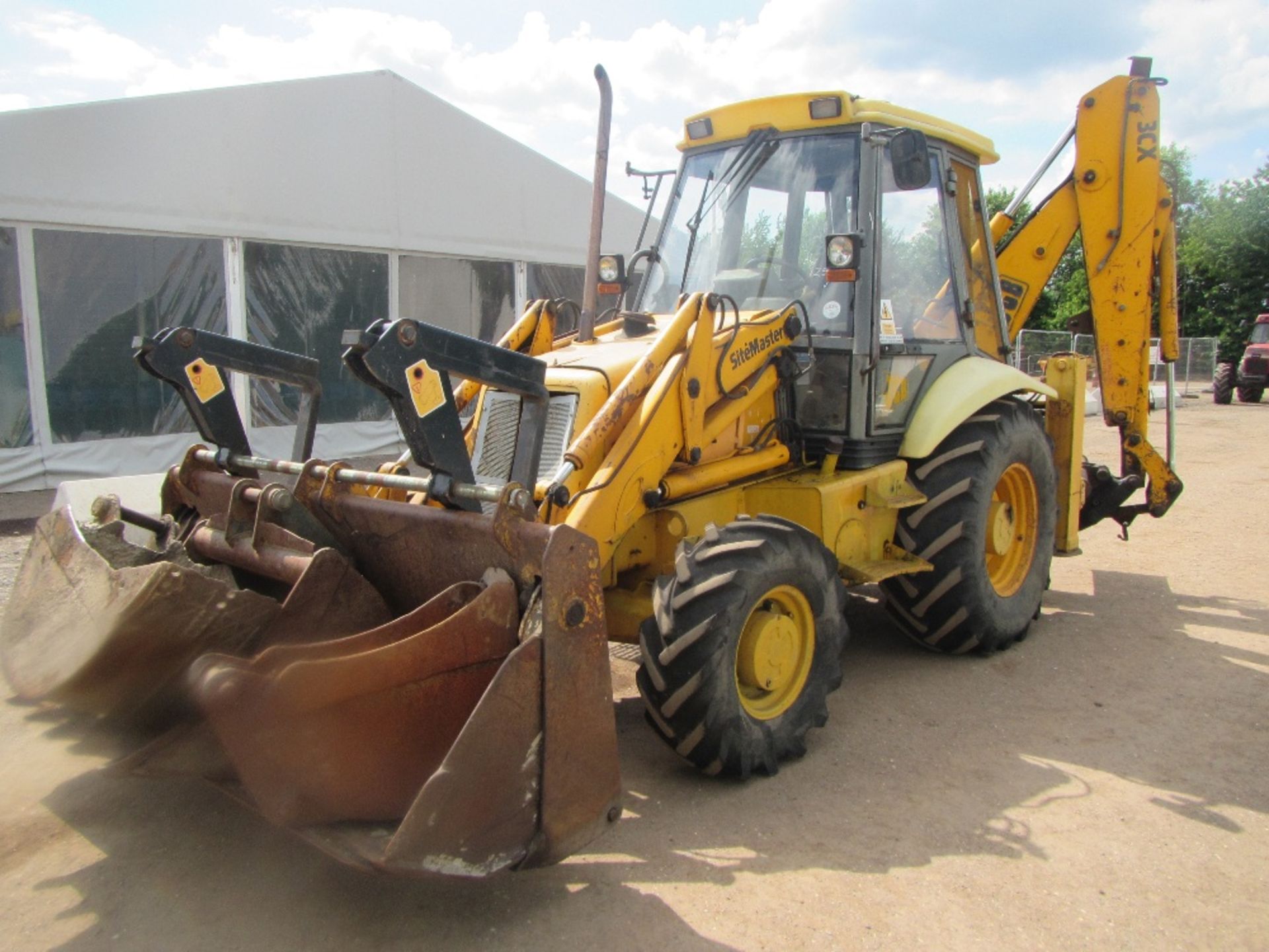 1994 JCB 3CX Project 8 Sitemaster Digger Loader c/w manual gearbox, forks, 3no. buckets & V5 Reg.