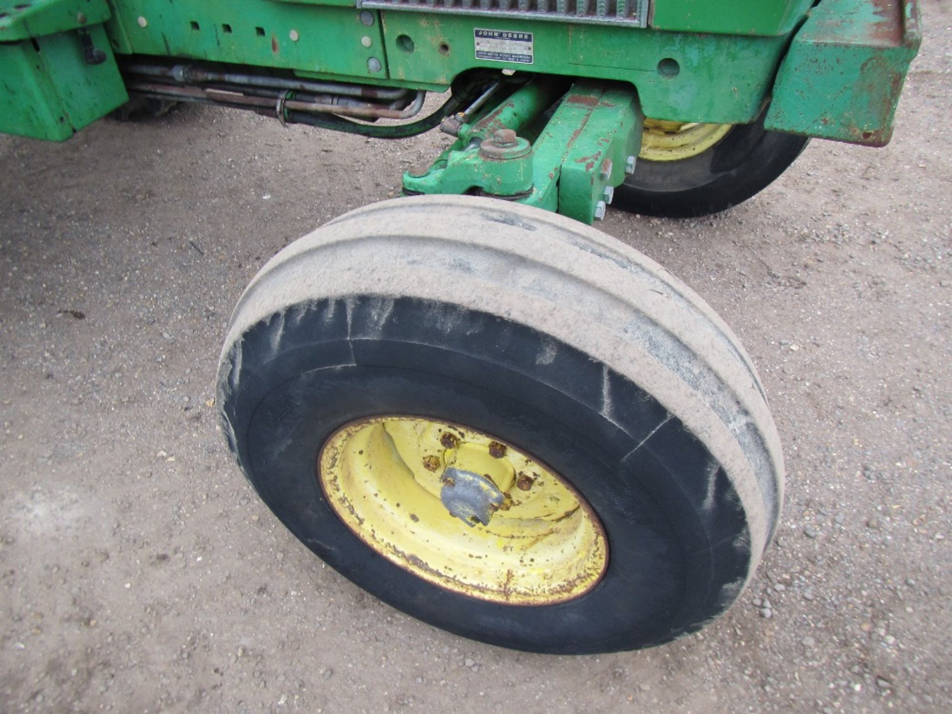 John Deere 2140 2wd Tractor c/w SG2, floor change, 14.9 R38 UNRESERVED LOT - Image 4 of 15
