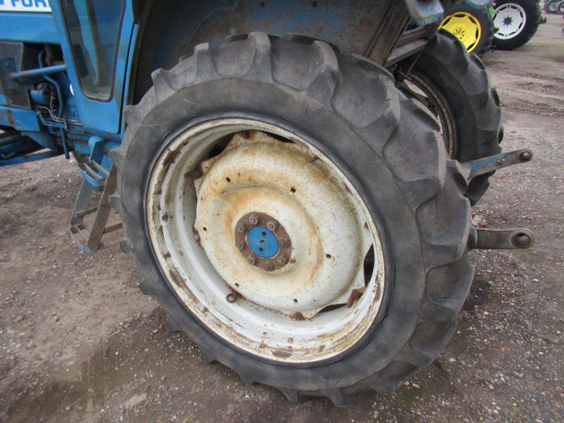 1977 Ford 6700 2wd Tractor c/w dual power, aux fuel tank & V5 Reg. No. VKX 8195 - Image 10 of 17