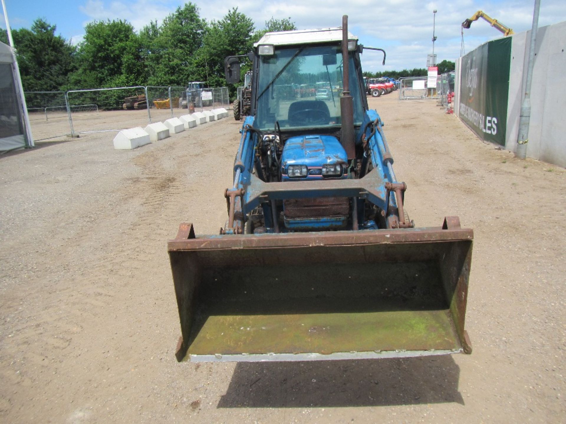 Ford/New Holland 1920 4wd Tractor c/w Lewis Land Lugger loader - Image 2 of 14