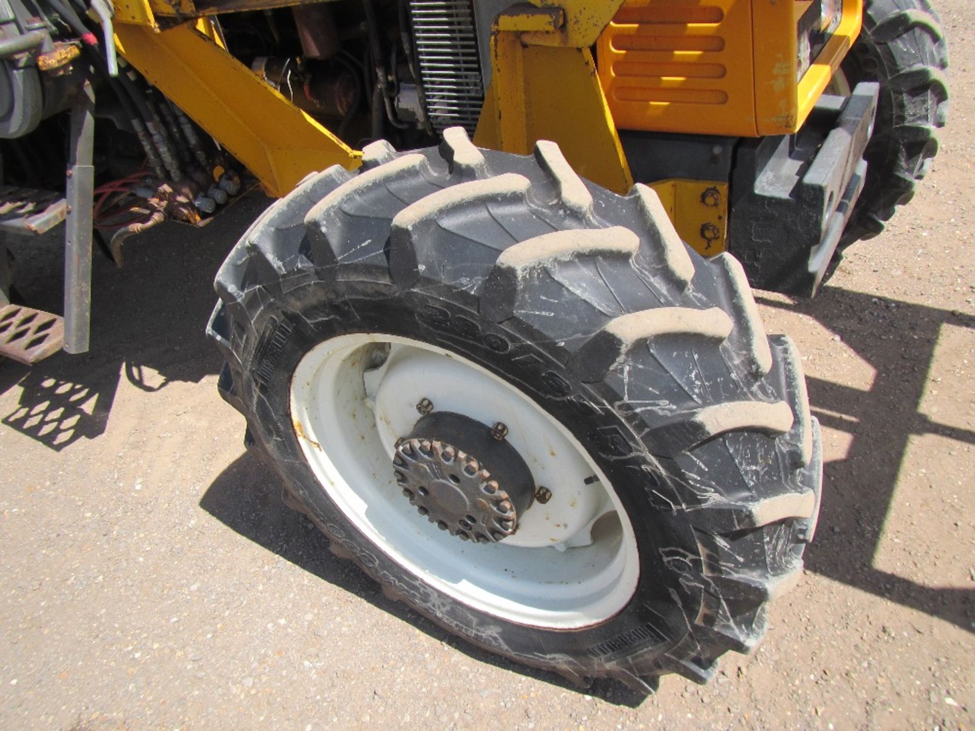 Renault 68-14 4wd Tractor c/w Grays loader & bucket Reg. No. C421 SSS UNRESERVED LOT - Image 4 of 16