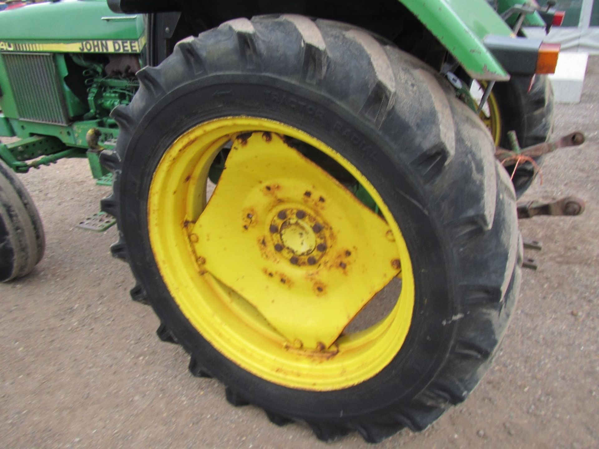 John Deere 2140 2wd Tractor c/w SG2, floor change, 14.9 R38 UNRESERVED LOT - Image 10 of 15