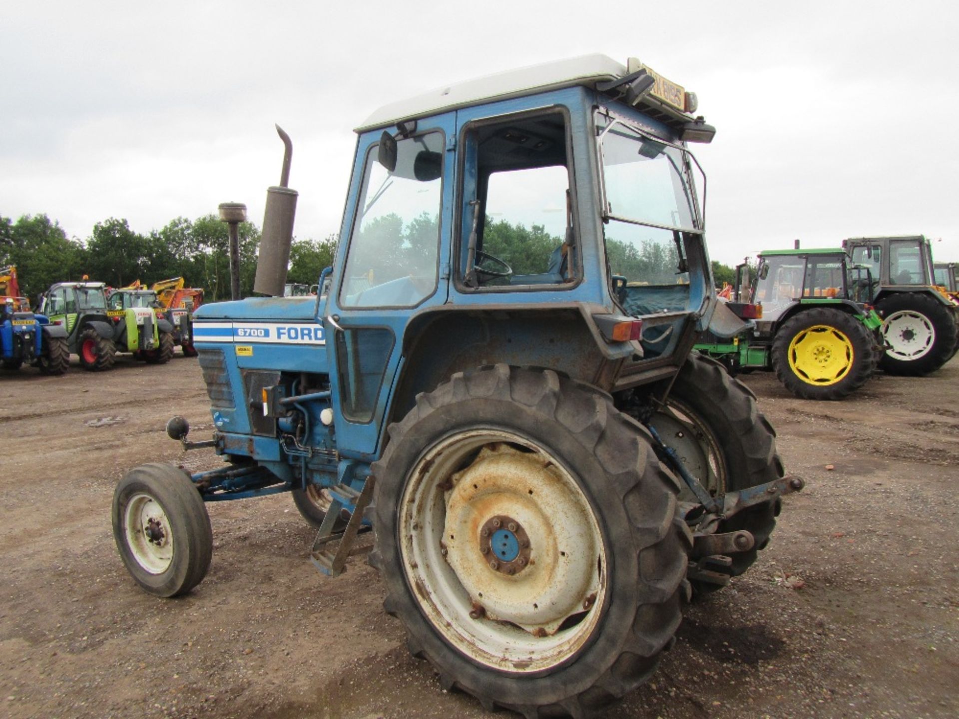 1977 Ford 6700 2wd Tractor c/w dual power, aux fuel tank & V5 Reg. No. VKX 8195 - Image 9 of 17