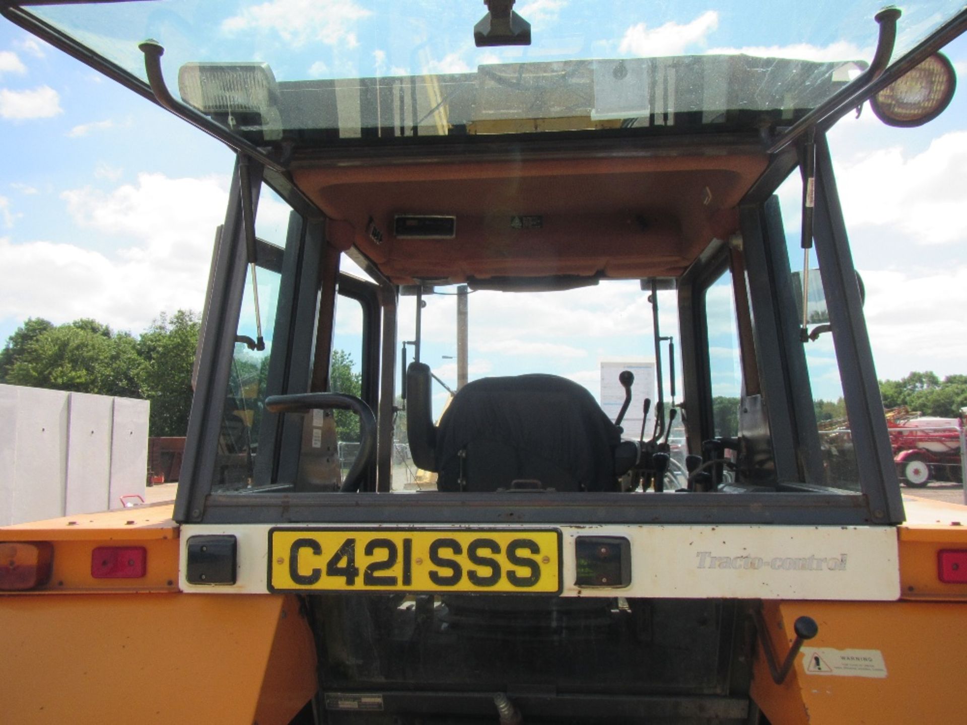 Renault 68-14 4wd Tractor c/w Grays loader & bucket Reg. No. C421 SSS UNRESERVED LOT - Image 8 of 16