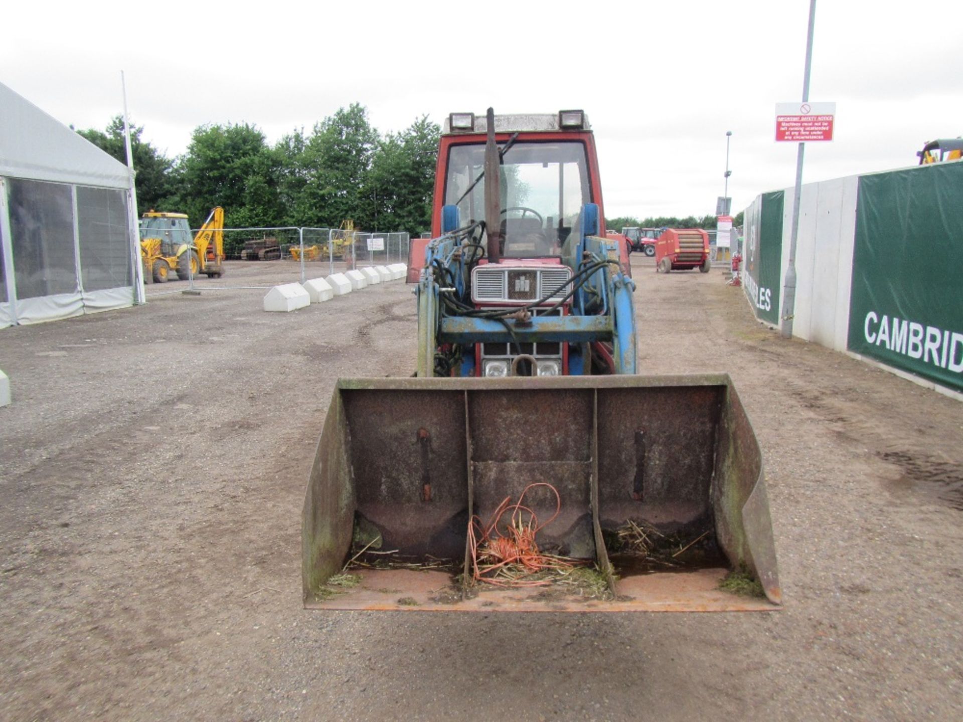 Case International 856XL 2wd Tractor c/w loader - Image 2 of 15