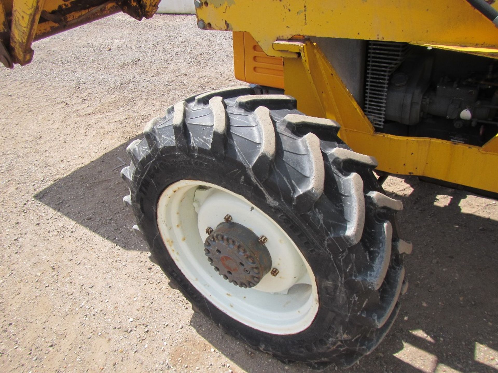 Renault 68-14 4wd Tractor c/w Grays loader & bucket Reg. No. C421 SSS UNRESERVED LOT - Image 11 of 16