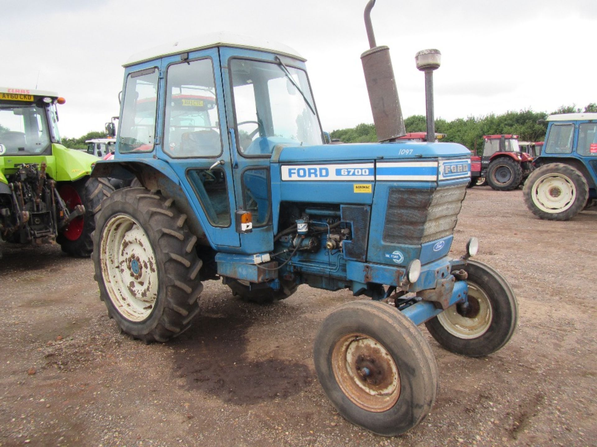 1977 Ford 6700 2wd Tractor c/w dual power, aux fuel tank & V5 Reg. No. VKX 8195 - Image 3 of 17