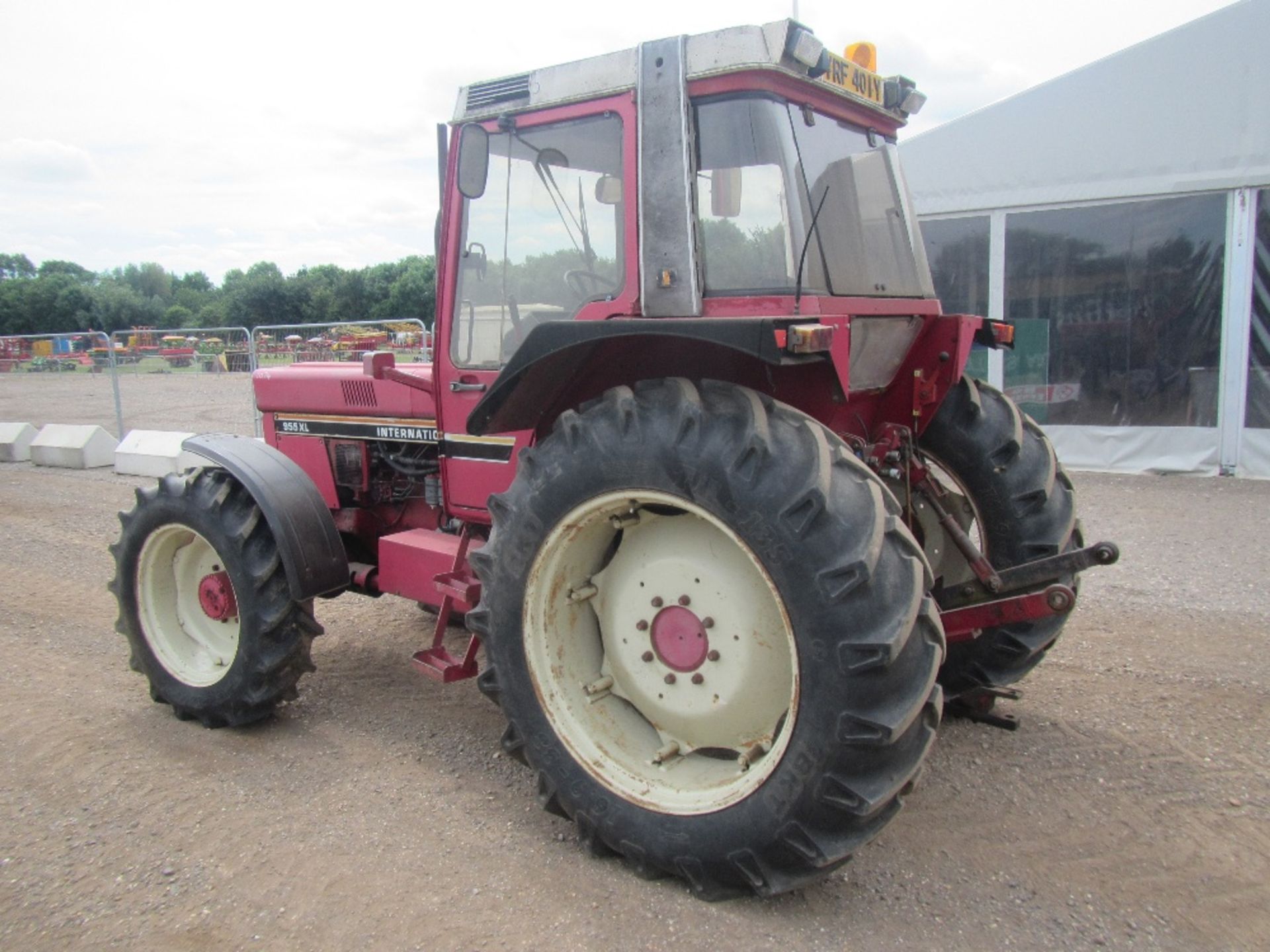 International 955 XL 4wd Tractor c/w air con Reg. No. YRF 401Y - Image 9 of 17