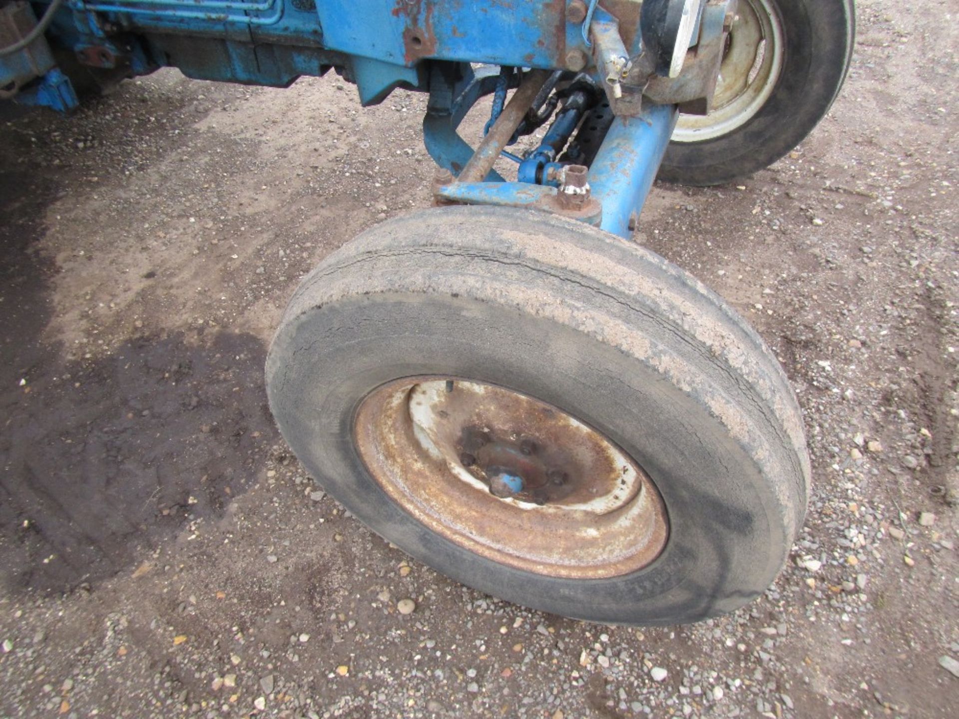 1977 Ford 6700 2wd Tractor c/w dual power, aux fuel tank & V5 Reg. No. VKX 8195 - Image 4 of 17