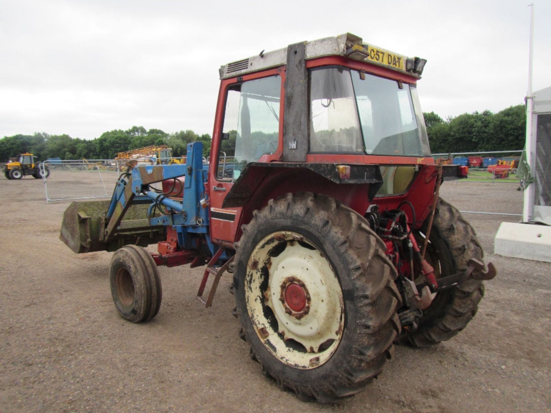 Case International 856XL 2wd Tractor c/w loader - Image 9 of 15