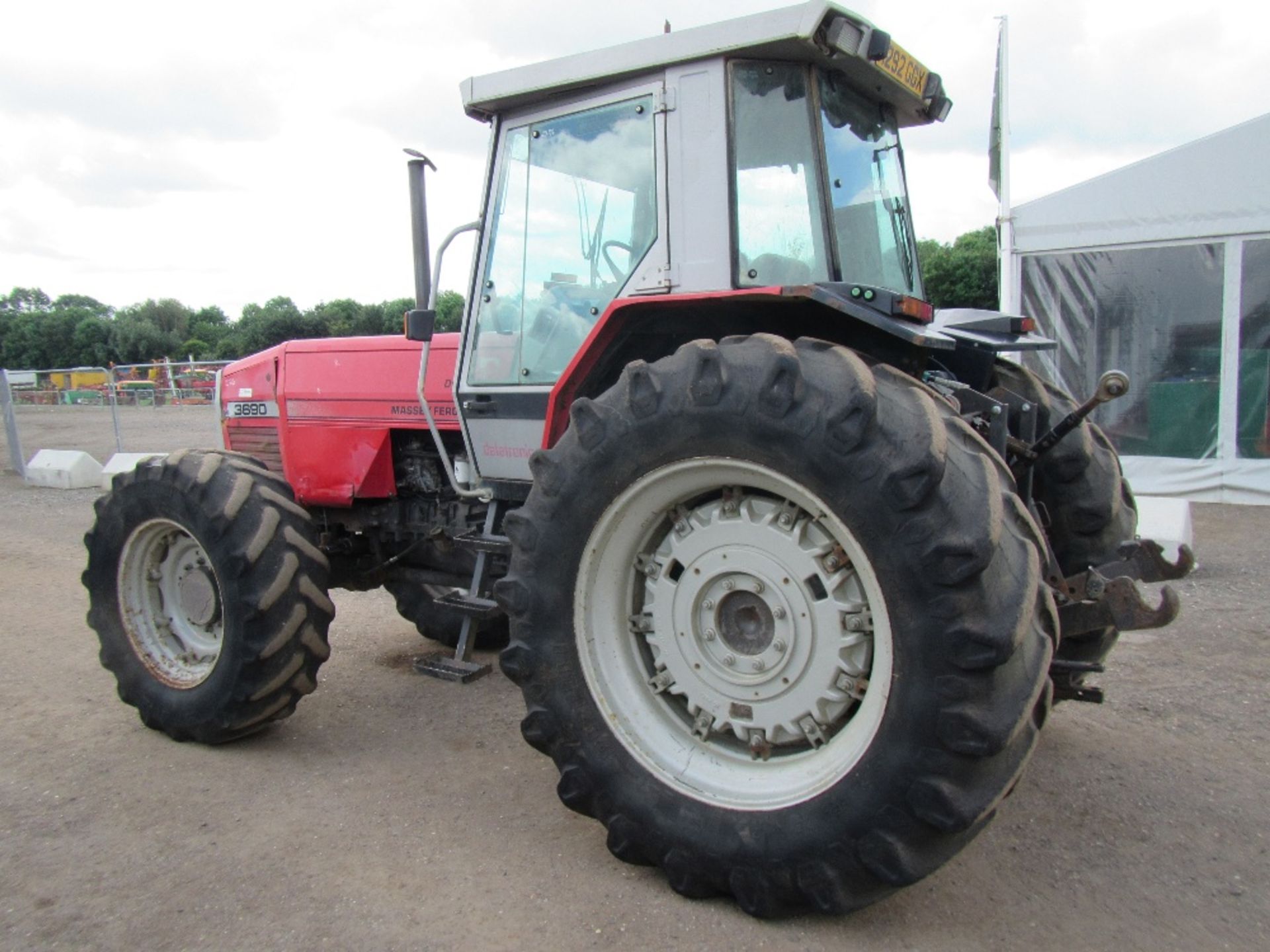 1994 Massey Ferguson 3690 4wd Tractor c/w dynashift transmission & datatronic Hours: 9,650 - Image 9 of 17