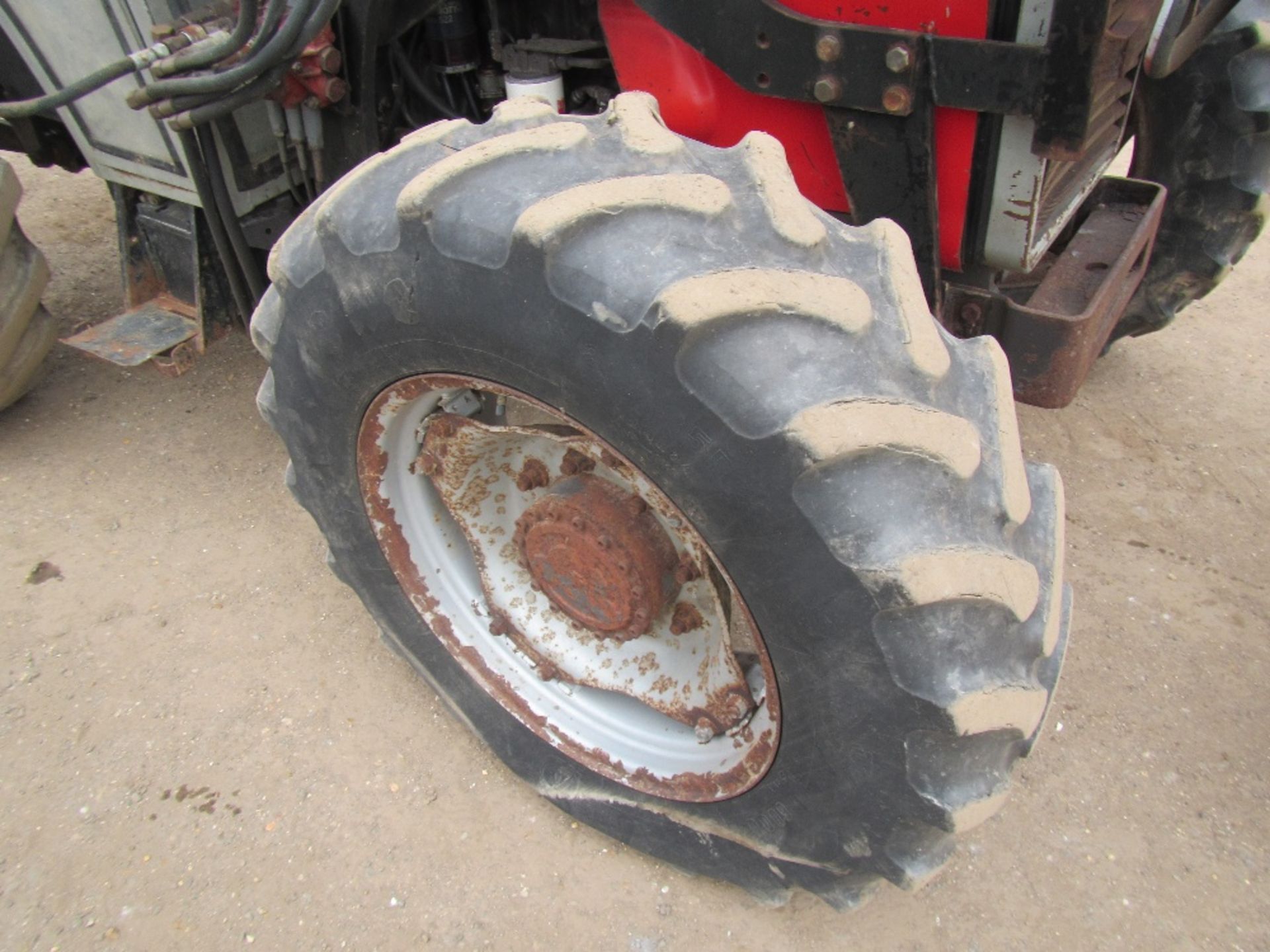 Massey Ferguson 372 4wd Tractor c/w Quicke loader Reg. No. M675 KRU - Image 4 of 17