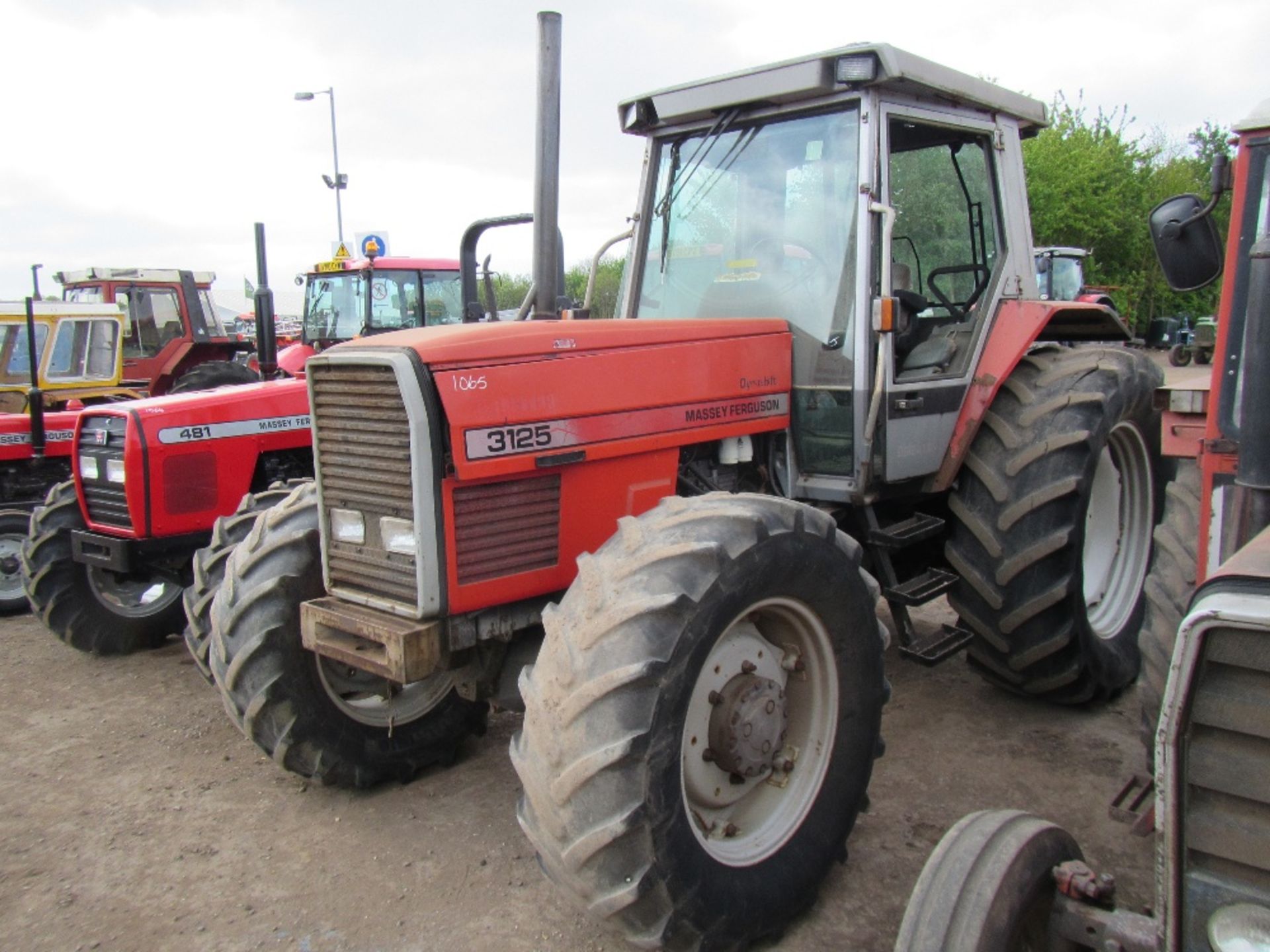 Massey Ferguson 3125 4wd Tractor c/w dynashift Reg. No. 1724 XFH