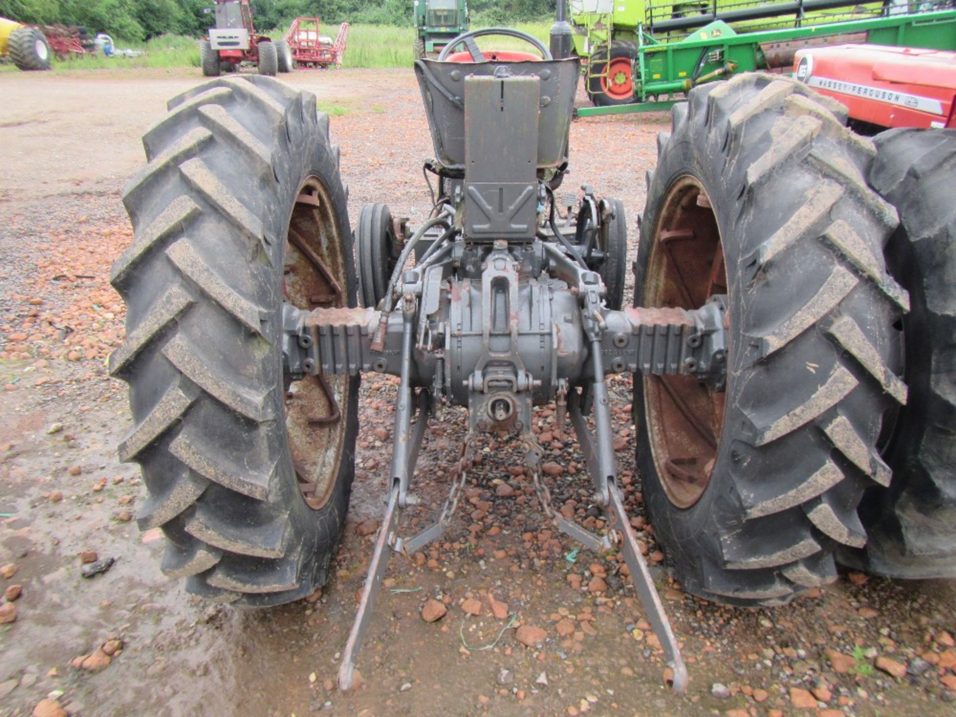 Massey Ferguson 165 2wd Tractor c/w square axle - Image 4 of 5