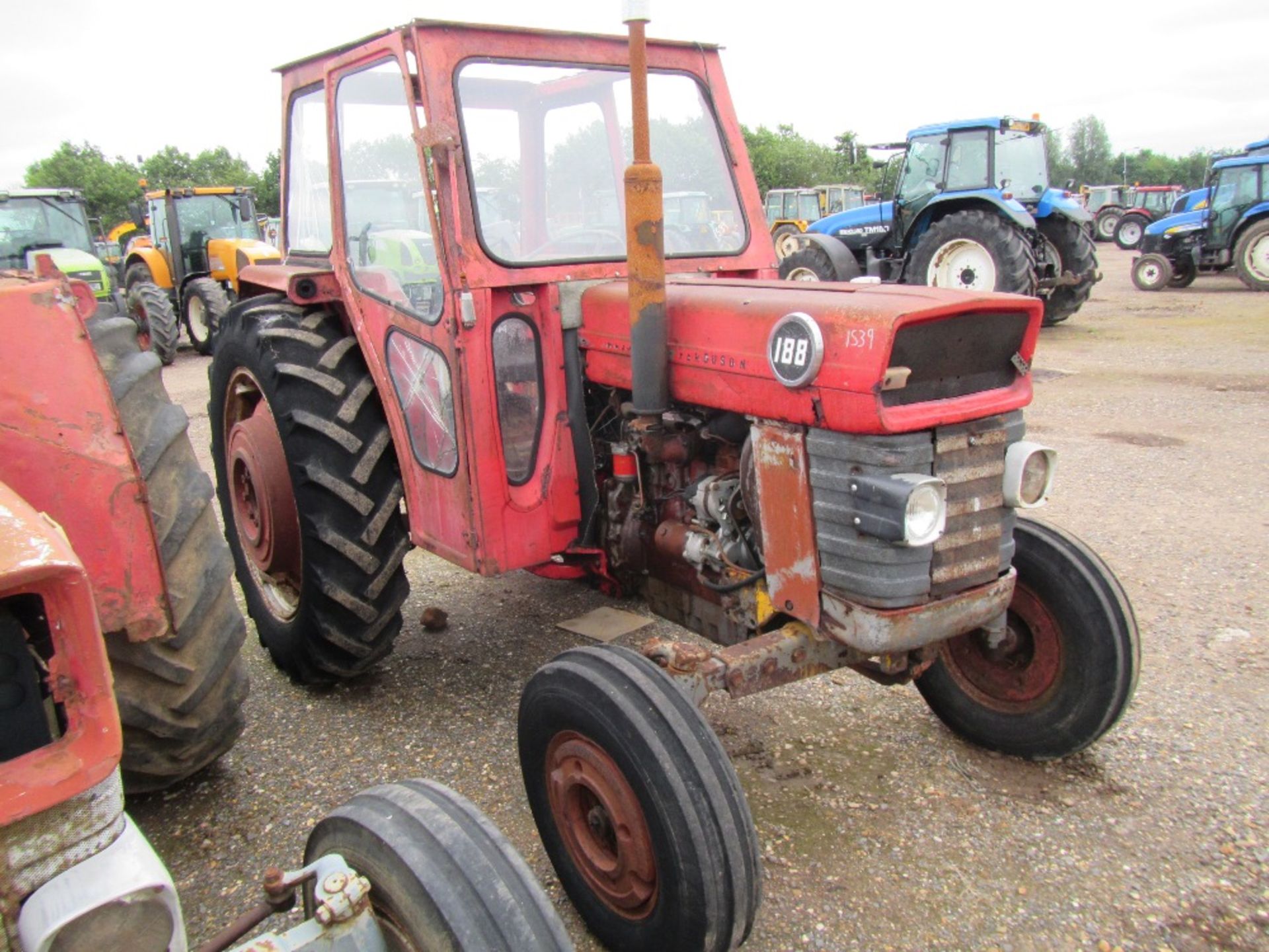 Massey Ferguson 188 2wd Tractor c/w 4 bolt pump Ser No 355012 - Bild 3 aus 7