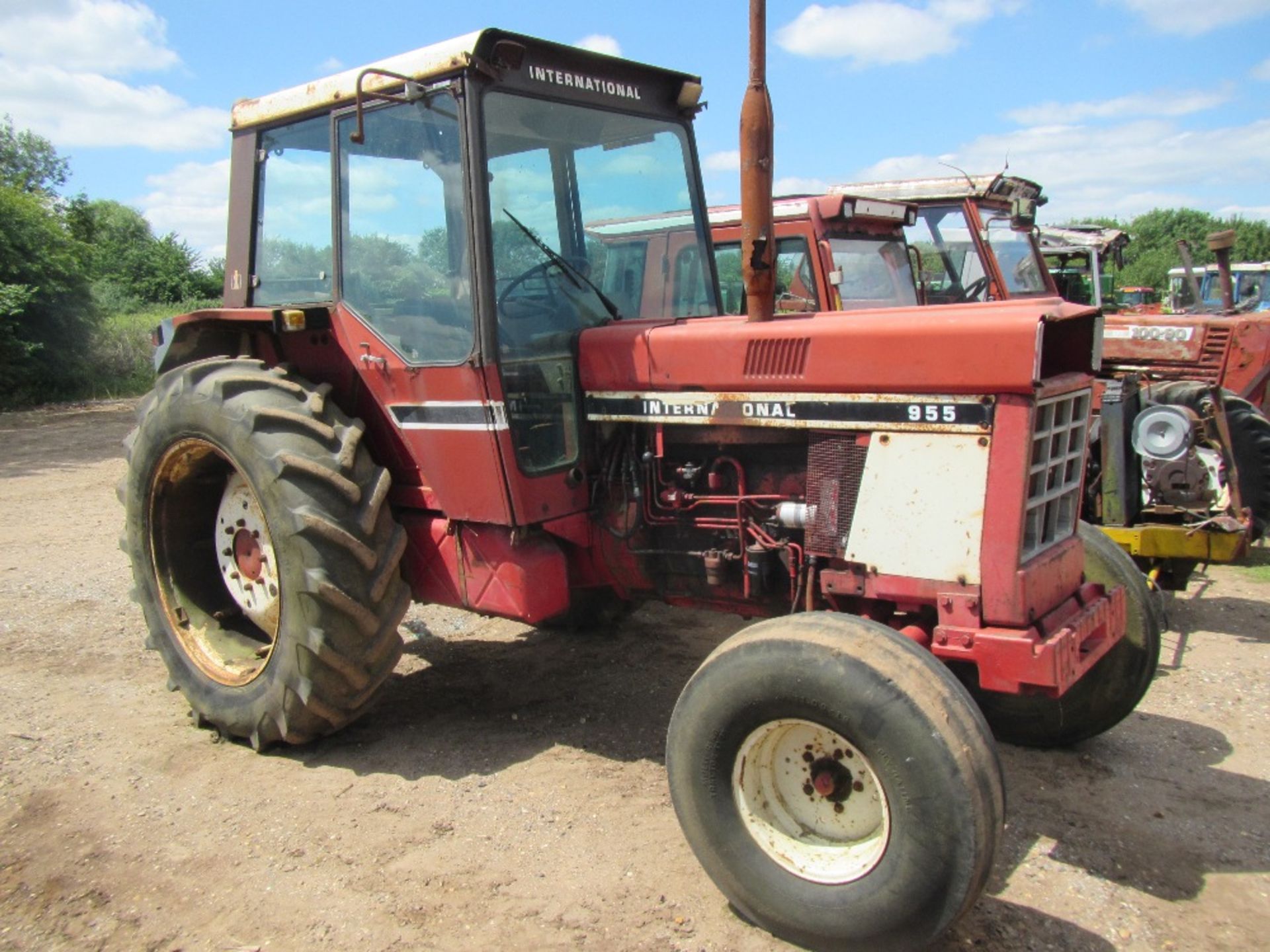 International 955 2wd Tractor - Image 2 of 5