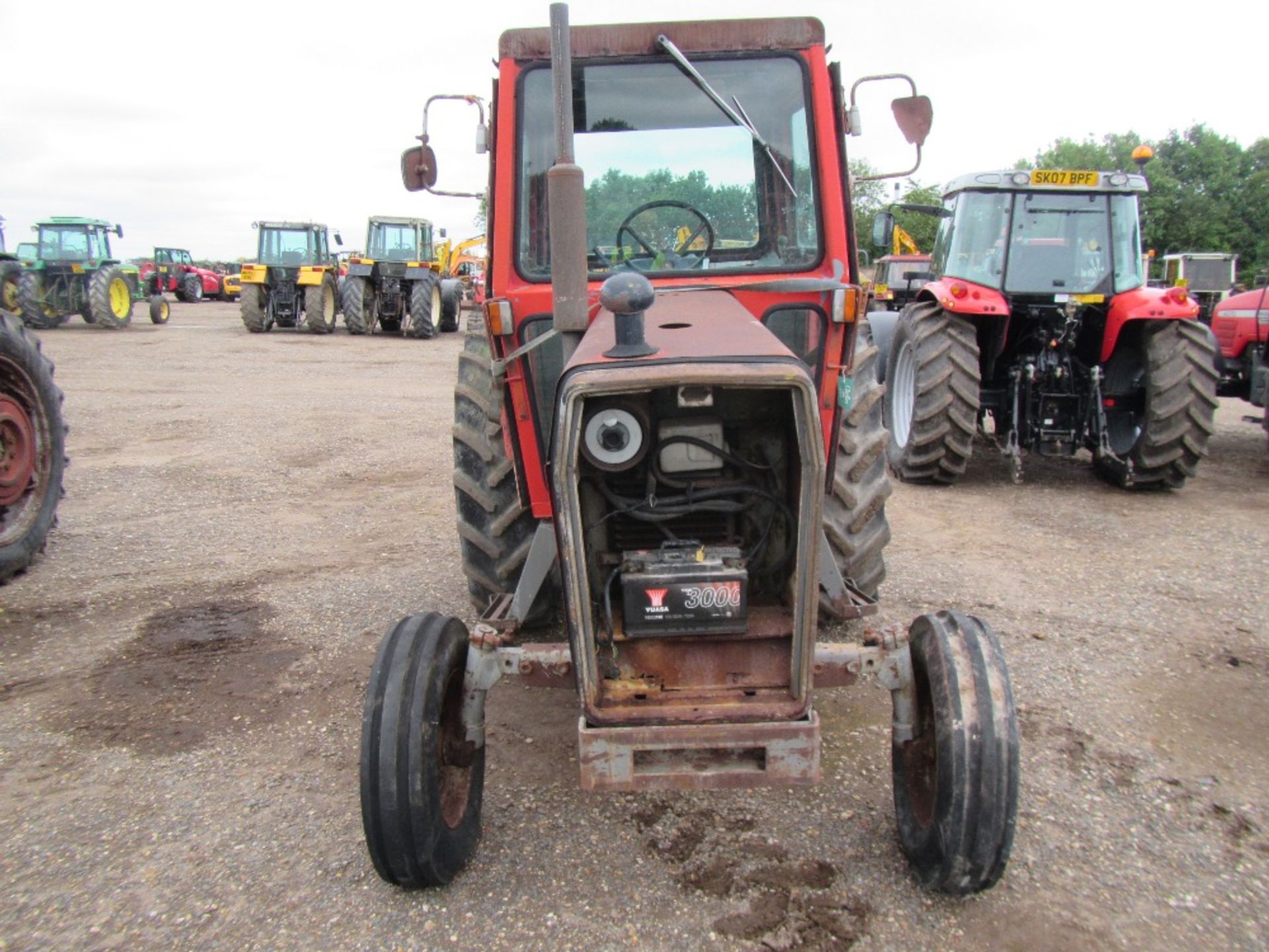 Massey Ferguson 590 Tractor c/w 2 door cab Reg No SPY 363X Ser No 382258 - Bild 2 aus 7