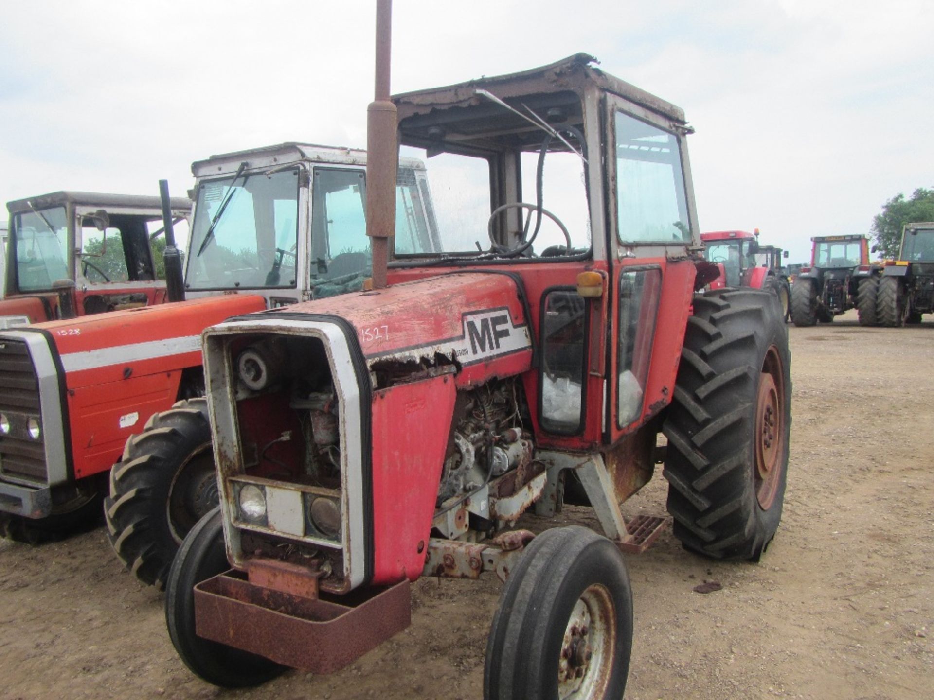 Massey Ferguson 590 2wd Std Tractor Reg No TWL 195R Ser No 876185