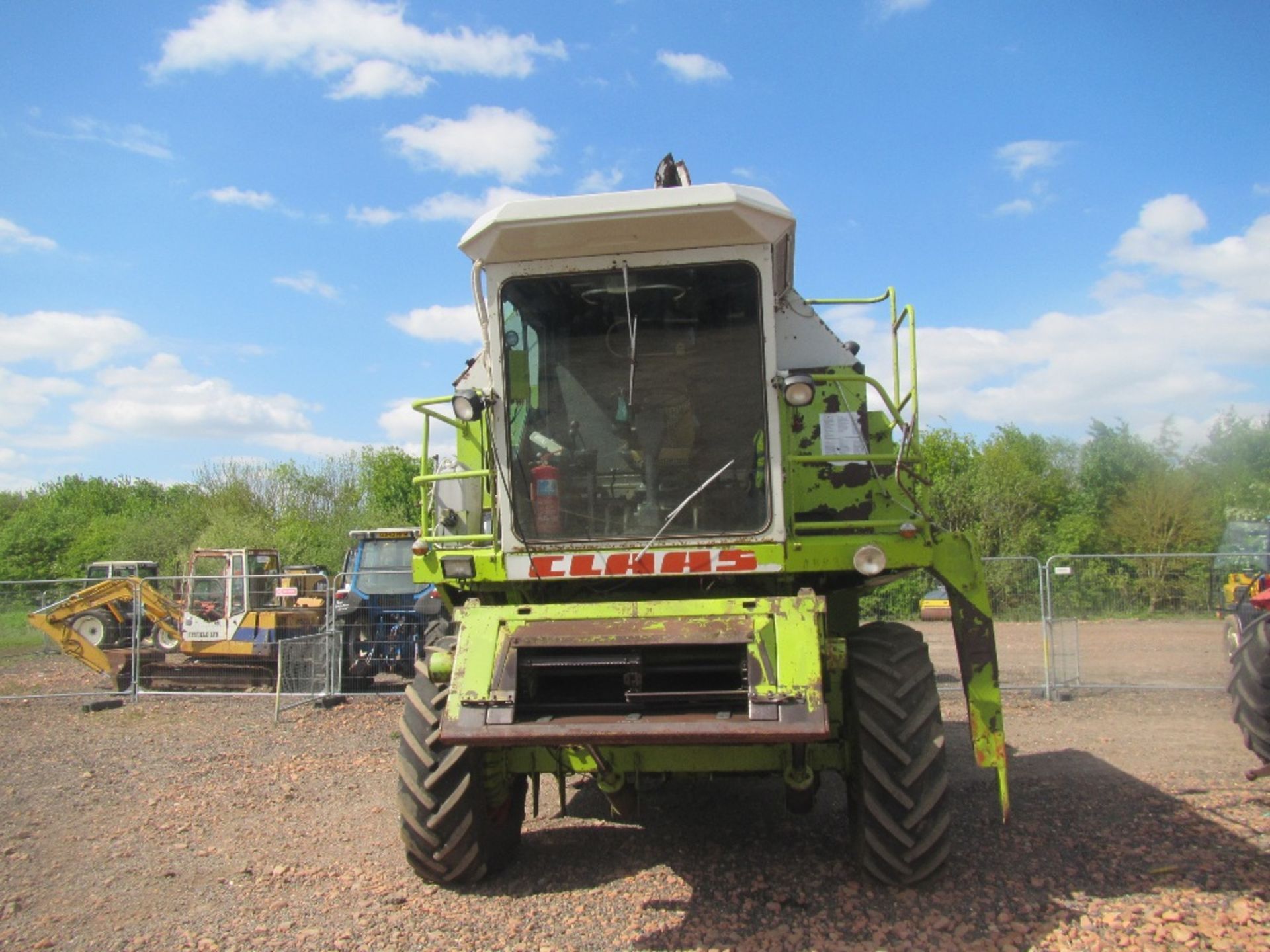 Claas Dominator 86 Combine Harvester Reg. No. GVL 306Y - Image 2 of 9