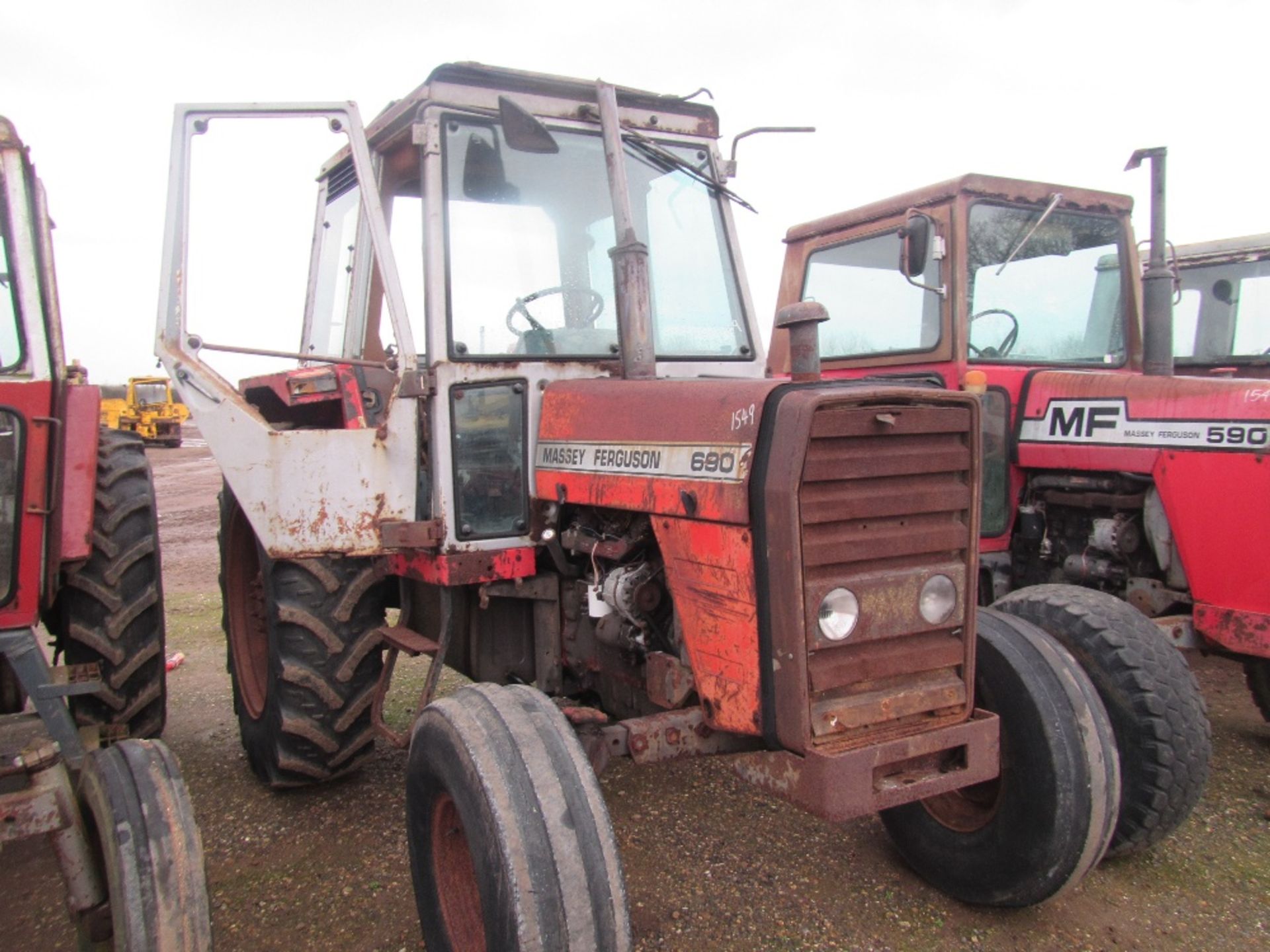 Massey Ferguson 690 2wd Tractor Ser. No. 701016 - Bild 2 aus 5