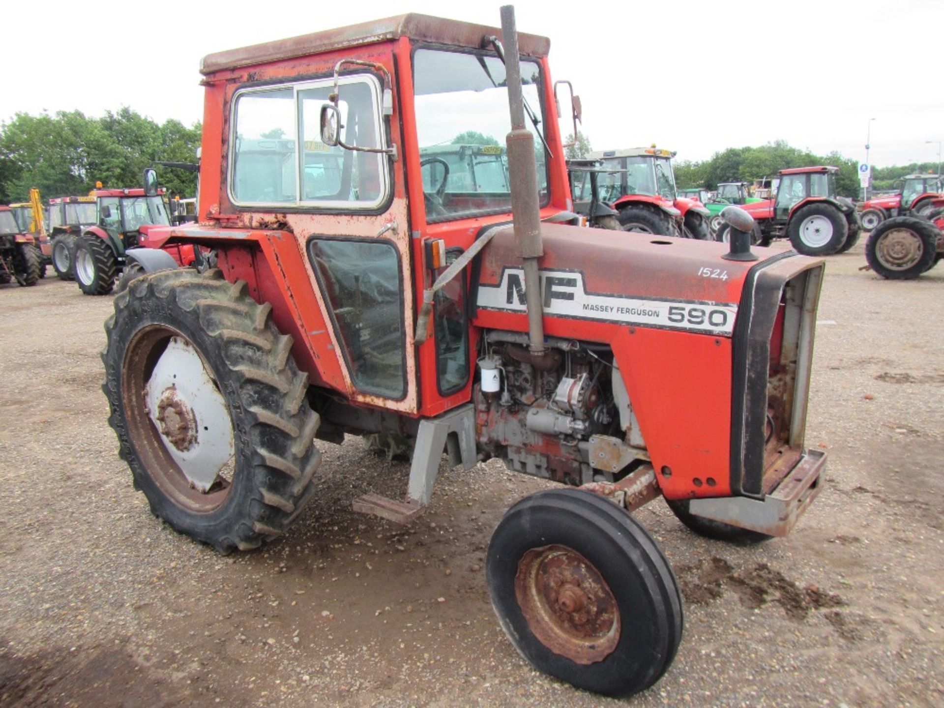 Massey Ferguson 590 Tractor c/w 2 door cab Reg No SPY 363X Ser No 382258 - Image 3 of 7