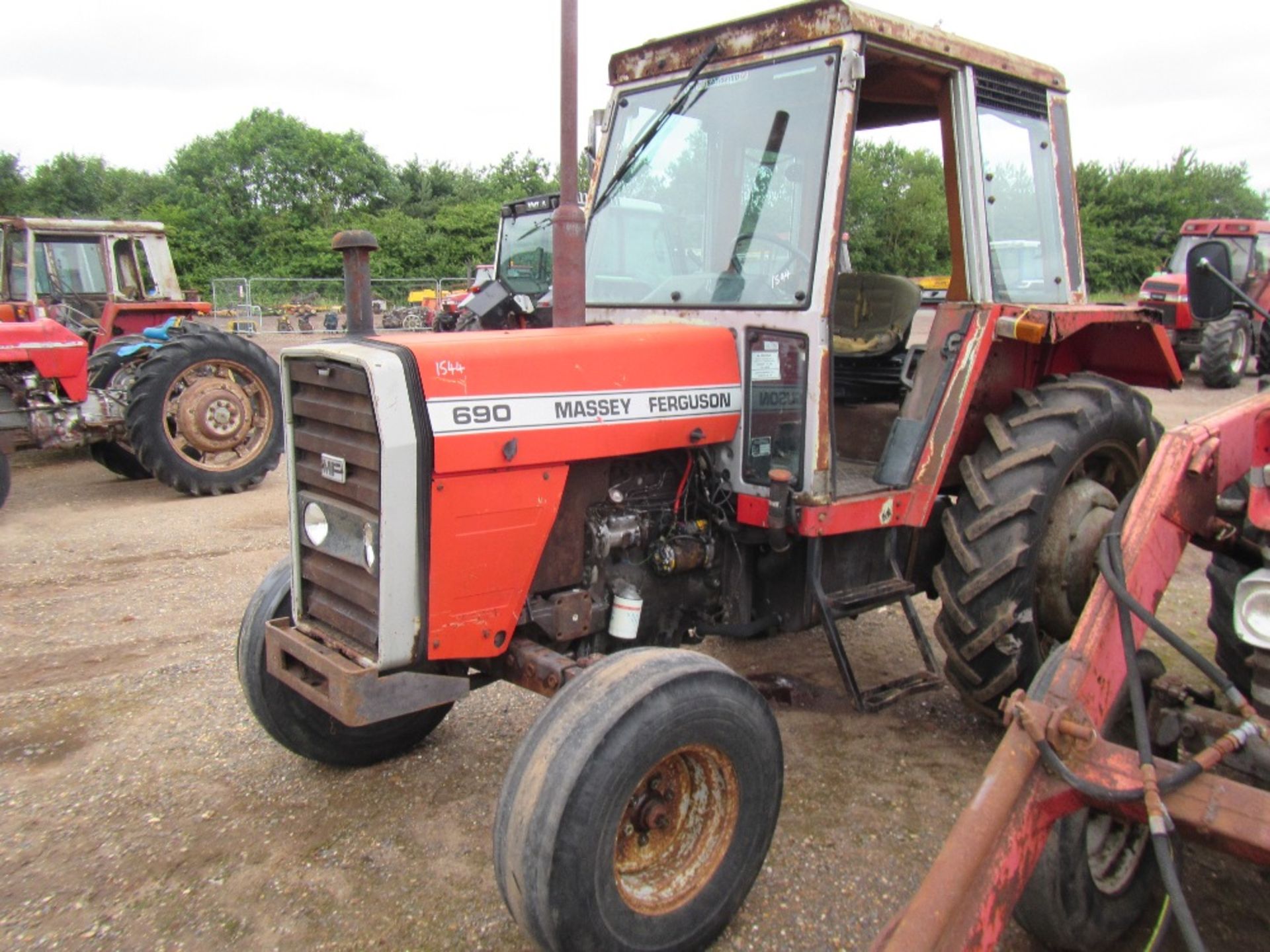 Massey Ferguson 690 Tractor Ser No K311019