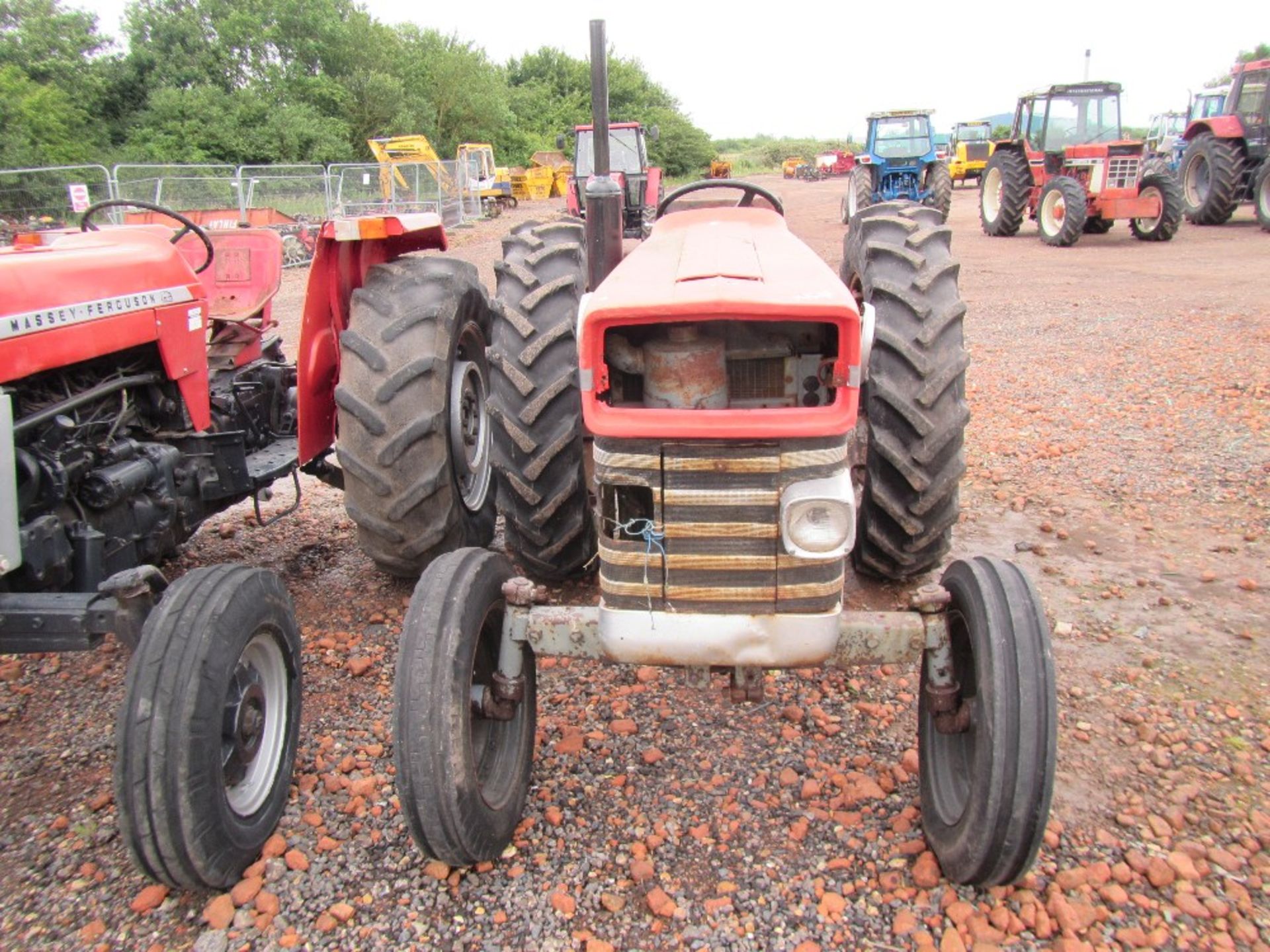 Massey Ferguson 165 2wd Tractor c/w square axle - Image 2 of 5