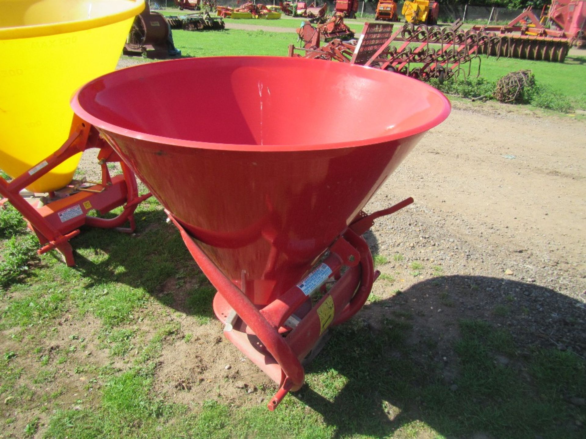 2016 500ltr Fertiliser Spreader (metallic) - Image 2 of 5